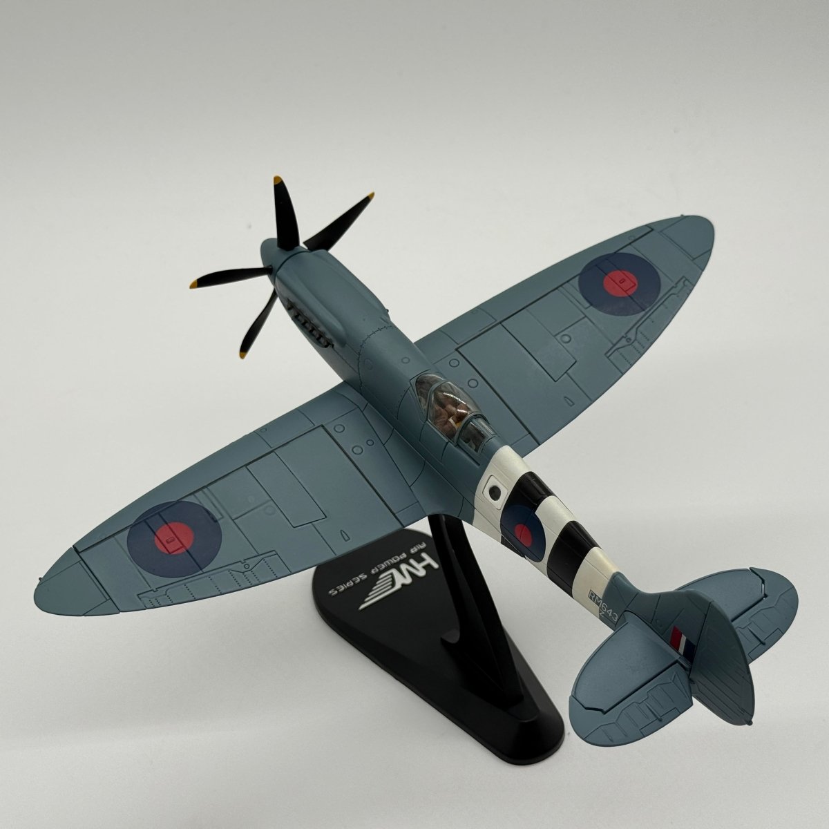 Hobby Master HA7601 1:48 Supermarine Spitfire PR.Mk XIX RAF No.541 Sqn 1944 - Hobby Master