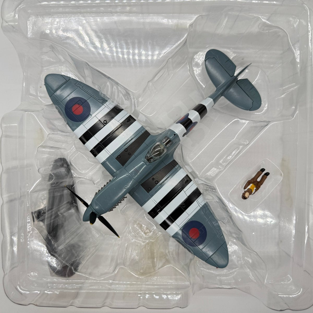 Hobby Master HA7607 1:48 Supermarine Spitfire PR.Mk XI RAF No.16 Sqn PL965 1944 *ISSUES* - Hobby Master