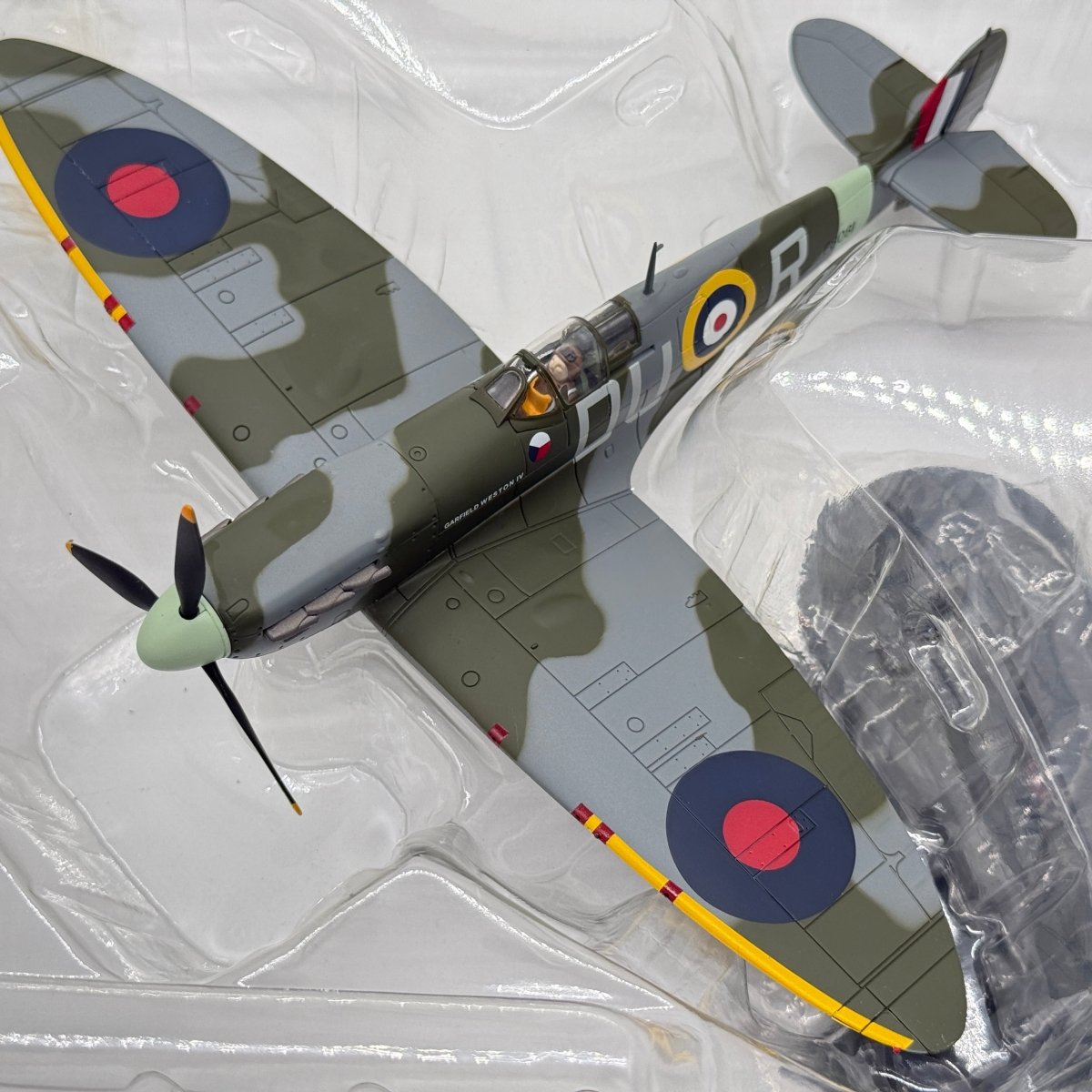 Hobby Master HA7806 1:48 Supermarine Spitfire Mk II RAF No.312 Czech Sqn DU-R Garfield Weston IV Adolf Vybiral 1941 - Hobby Master