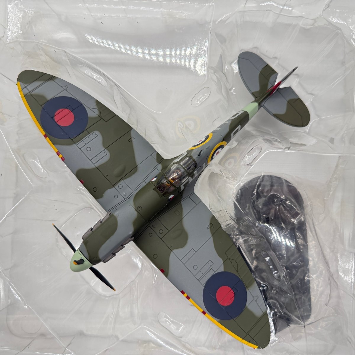 Hobby Master HA7806 1:48 Supermarine Spitfire Mk II RAF No.312 Czech Sqn DU-R Garfield Weston IV Adolf Vybiral 1941 - Hobby Master