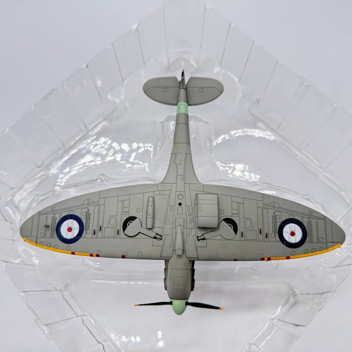 Hobby Master HA7806 1:48 Supermarine Spitfire Mk II RAF No.312 Czech Sqn DU-R Garfield Weston IV Adolf Vybiral 1941 - Hobby Master