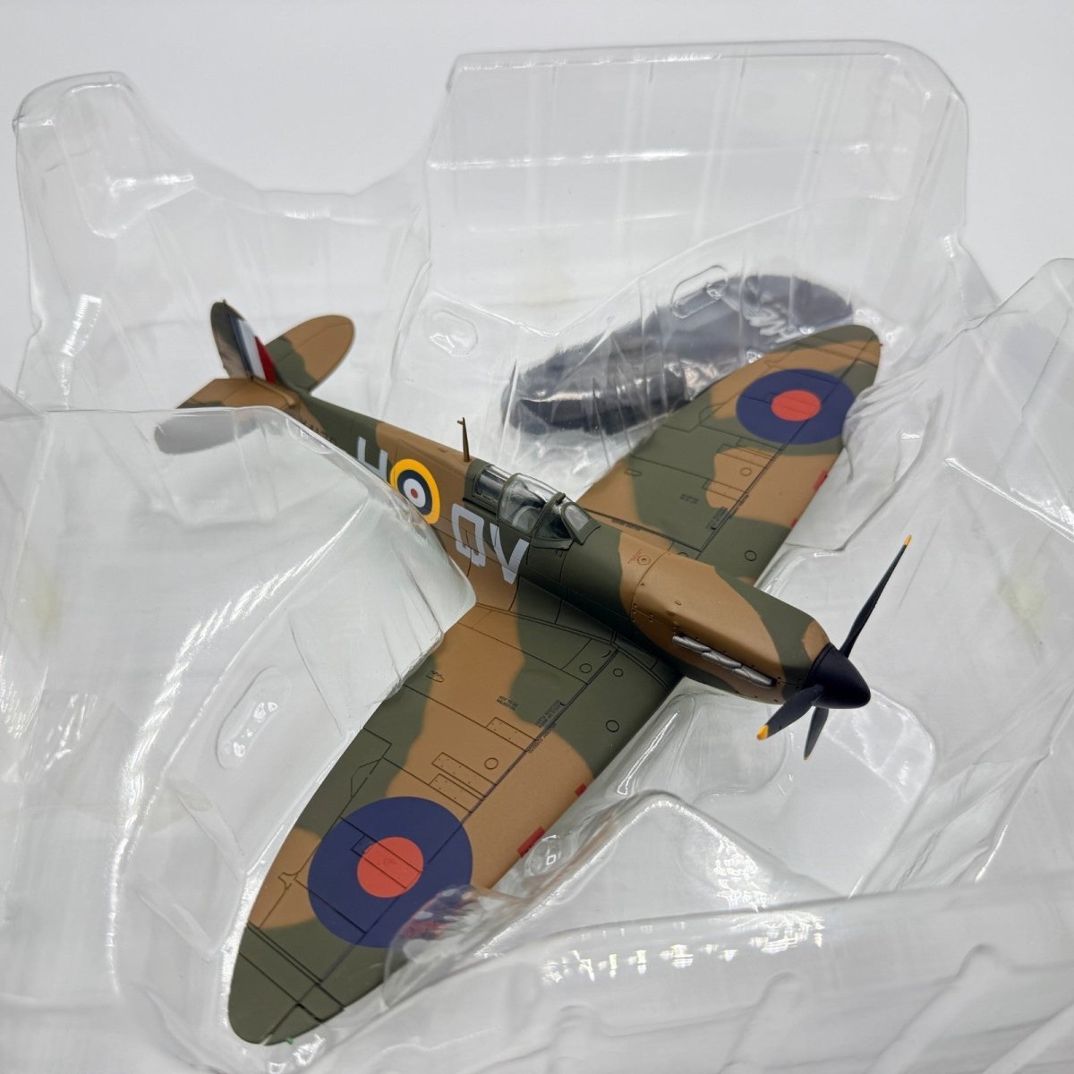 Hobby Master HA7810 1:48 Spitfire Mk.Ia X4179/QV - H, Flt Sgt G Unwin, 19 Sqn - Hobby Master