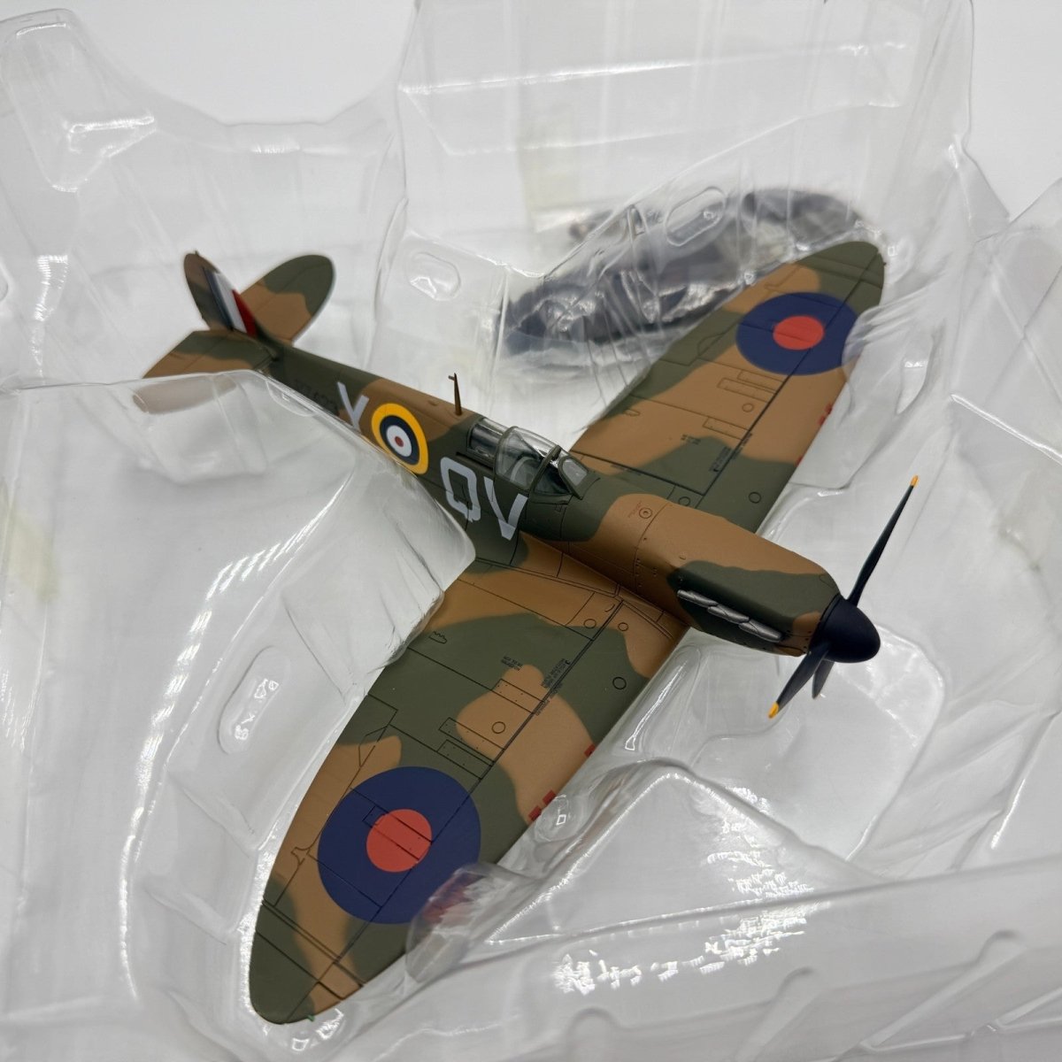 Hobby Master HA7812 1:48 Spitfire Mk.IIa P7423/QV - Y, Arthur Blake 19 Sqn 1940 - Hobby Master