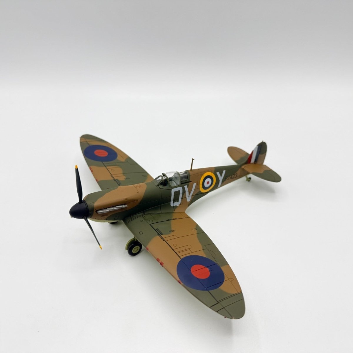 Hobby Master HA7812 1:48 Spitfire Mk.IIa P7423/QV - Y, Arthur Blake 19 Sqn 1940 - Hobby Master