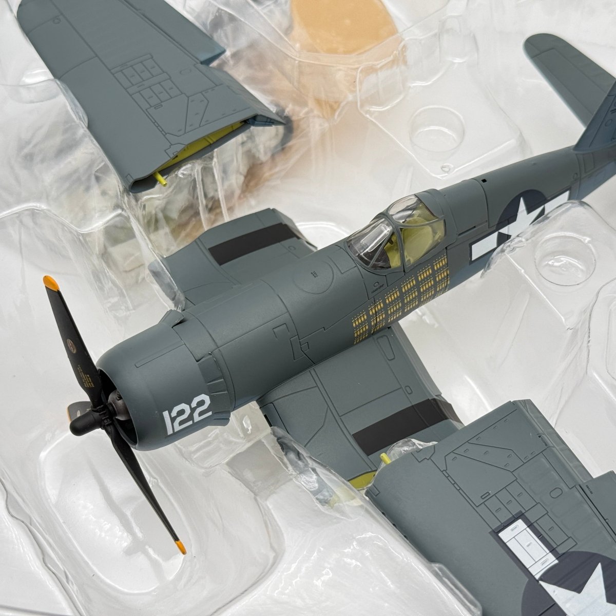 Hobby Master HA8207 1:48 Vought F4U Corsair USMC VMF - 111 Ole 122 - Hobby Master