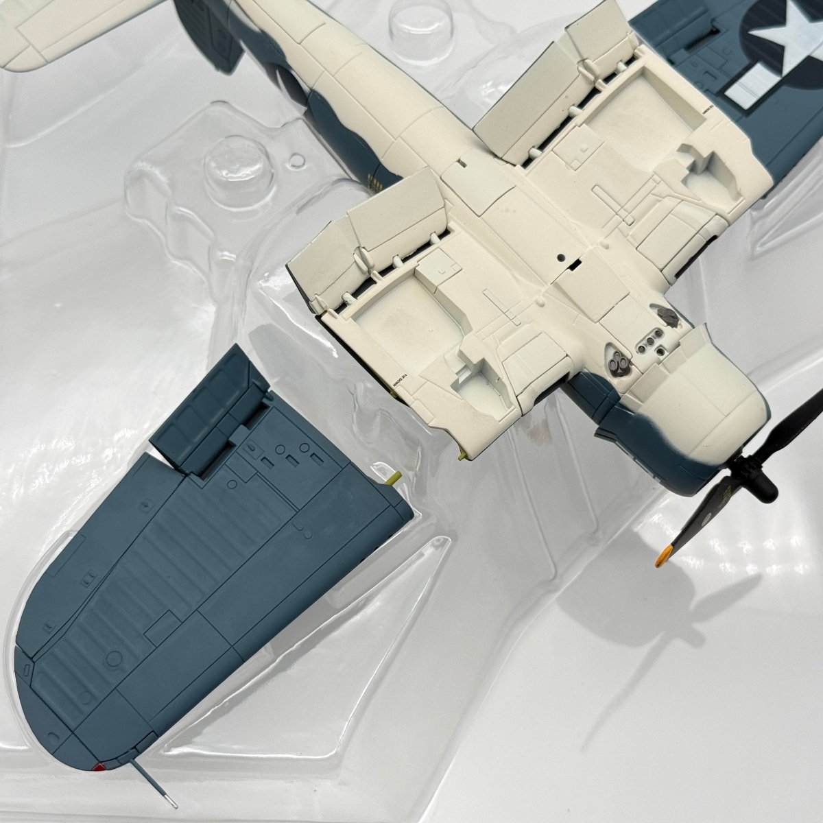 Hobby Master HA8207 1:48 Vought F4U Corsair USMC VMF - 111 Ole 122 - Hobby Master
