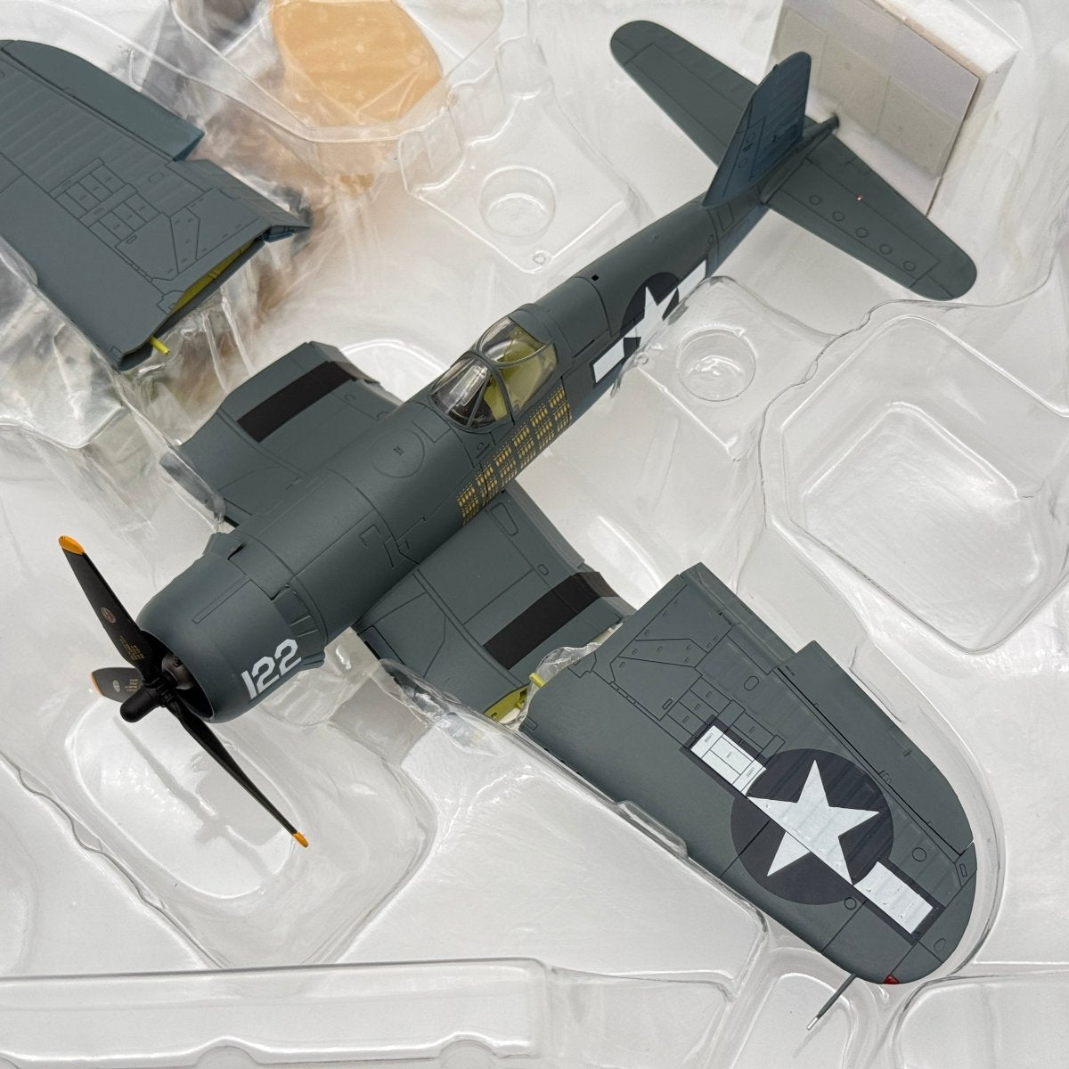 Hobby Master HA8207 1:48 Vought F4U Corsair USMC VMF - 111 Ole 122 - Hobby Master