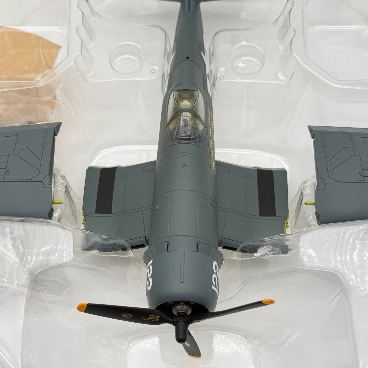 Hobby Master HA8207 1:48 Vought F4U Corsair USMC VMF - 111 Ole 122 - Hobby Master