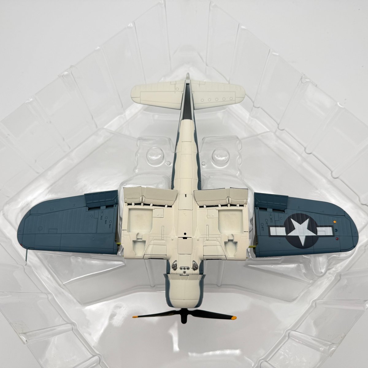 Hobby Master HA8207 1:48 Vought F4U Corsair USMC VMF - 111 Ole 122 - Hobby Master
