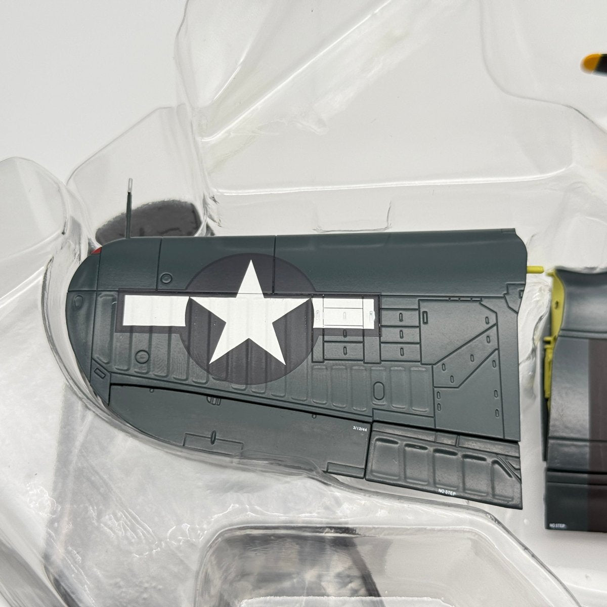 Hobby Master HA8212A 1:48 Vought F4U Corsair USMC VMF - 221 Dean Caswell Signed - Hobby Master