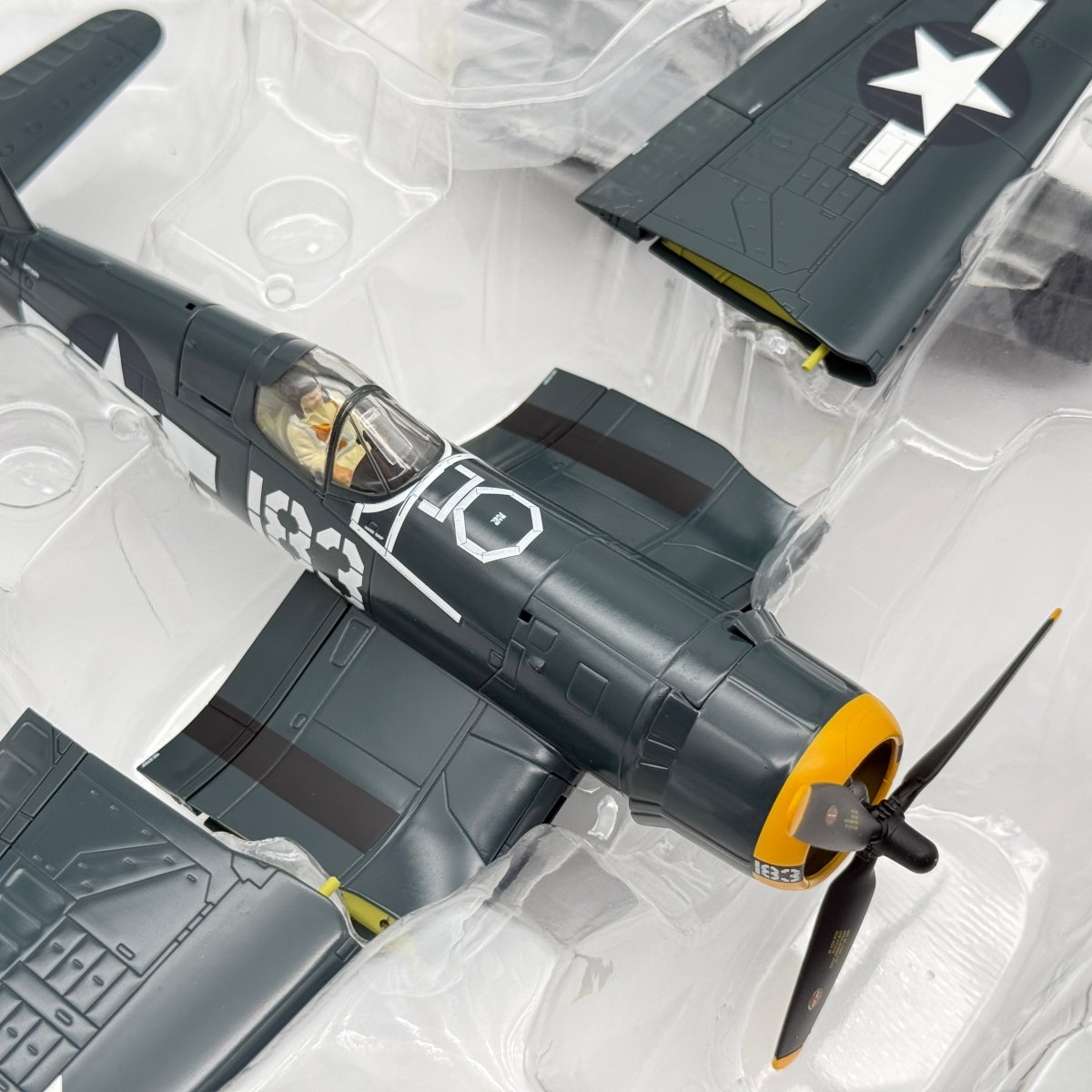 Hobby Master HA8212A 1:48 Vought F4U Corsair USMC VMF - 221 Dean Caswell Signed - Hobby Master