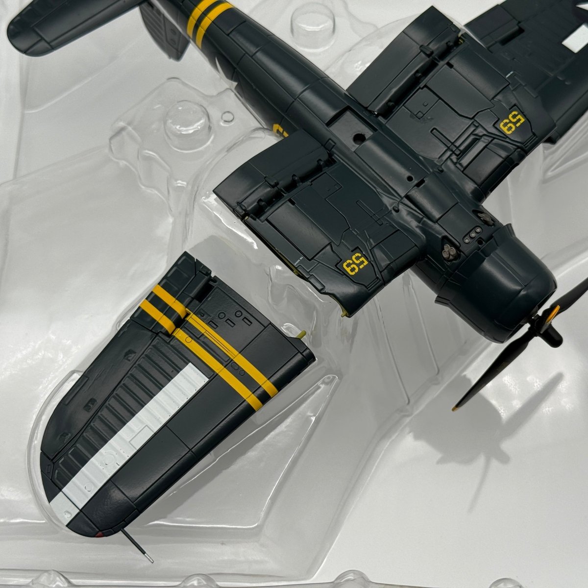 Hobby Master HA8213 1:48 Vought F4U Corsair USMC VMF - 351 Yellow FF59 - Hobby Master