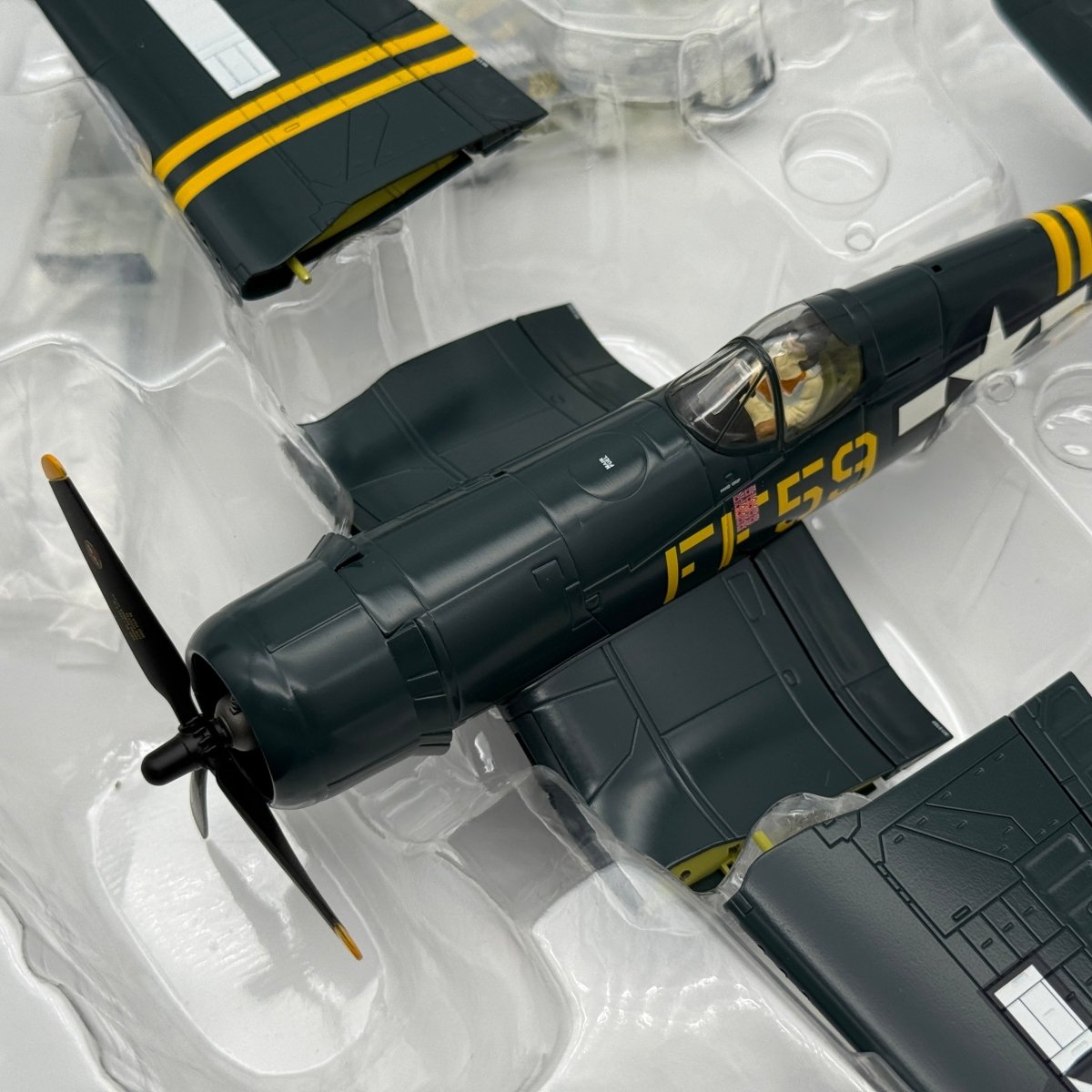 Hobby Master HA8213 1:48 Vought F4U Corsair USMC VMF - 351 Yellow FF59 - Hobby Master