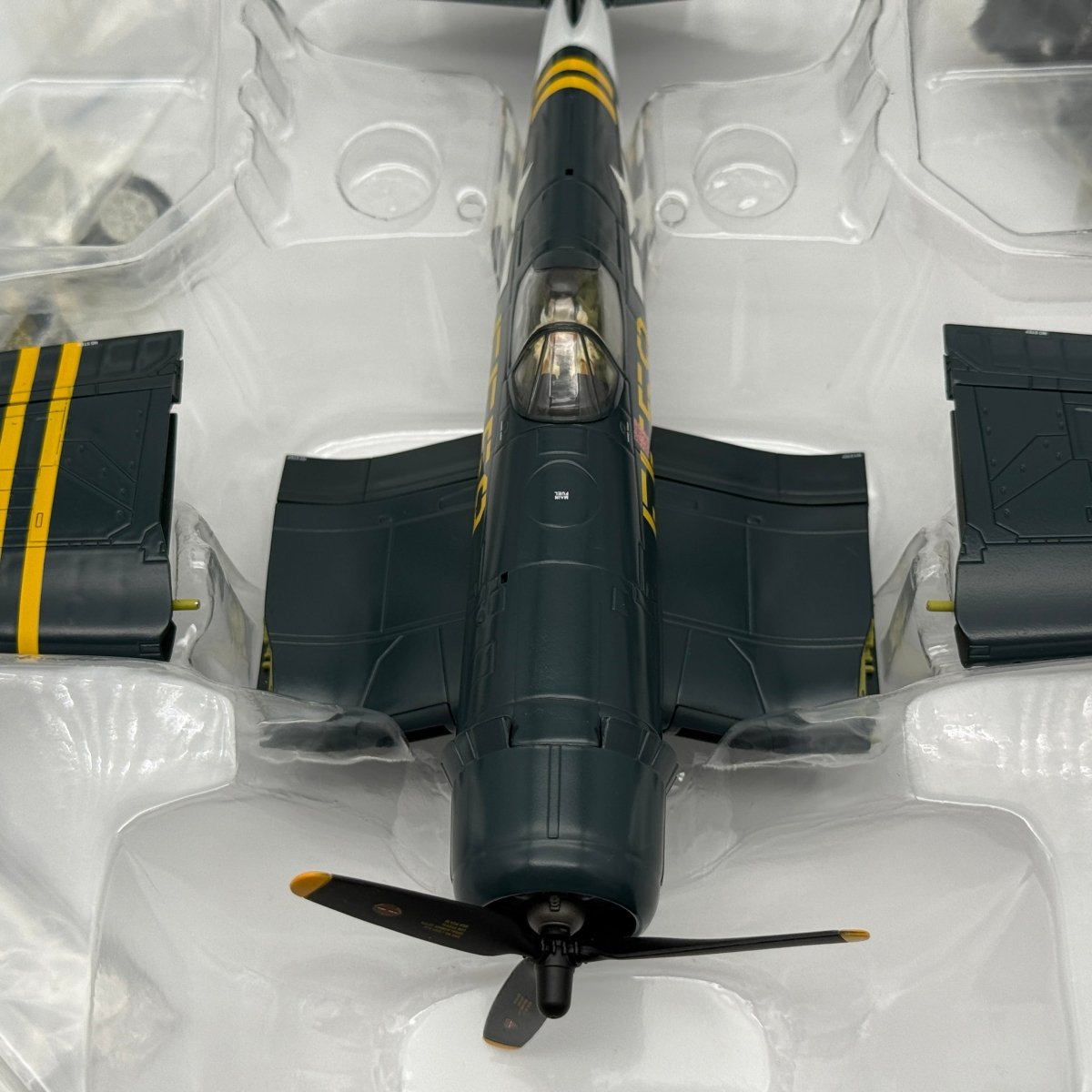 Hobby Master HA8213 1:48 Vought F4U Corsair USMC VMF - 351 Yellow FF59 - Hobby Master