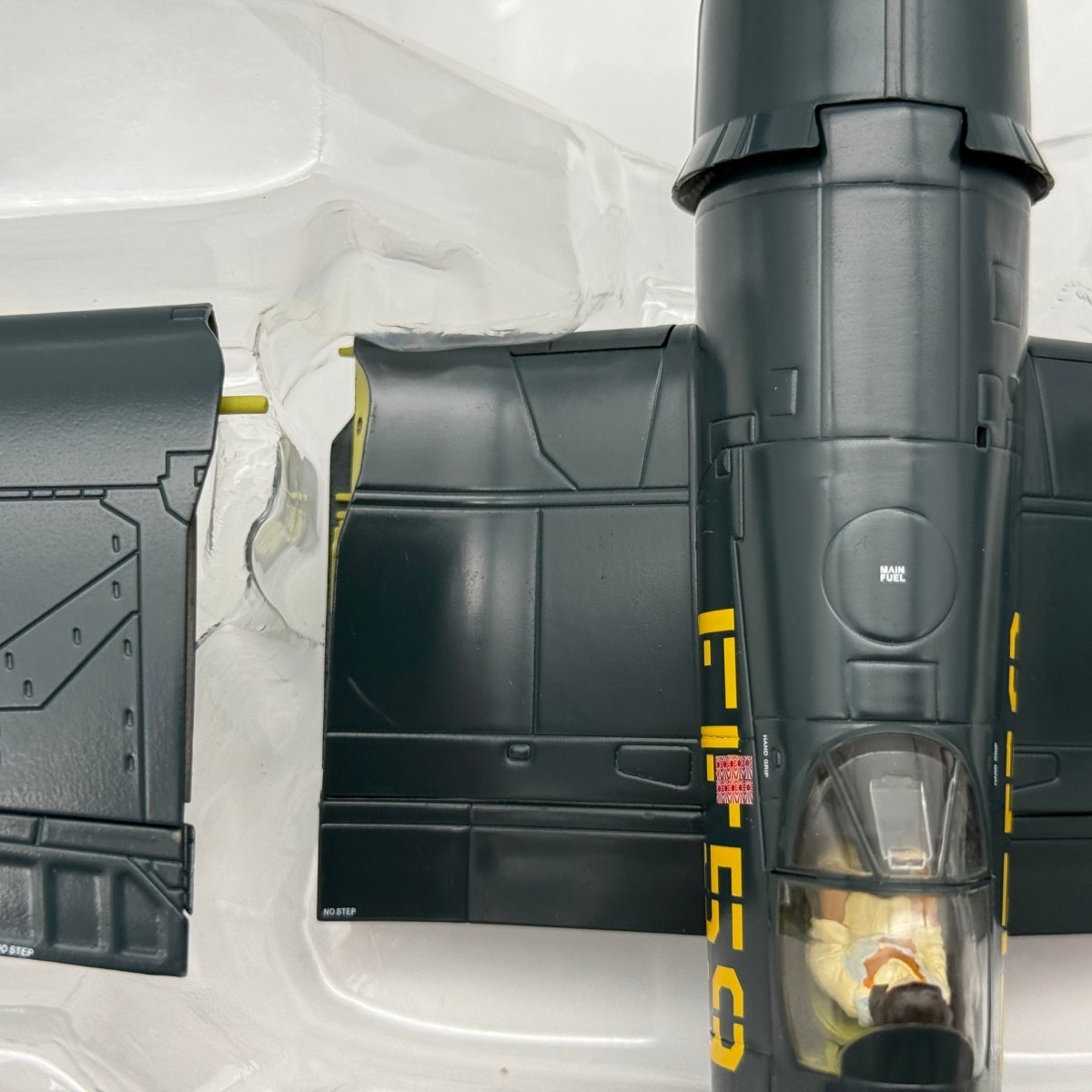 Hobby Master HA8213 1:48 Vought F4U Corsair USMC VMF - 351 Yellow FF59 - Hobby Master