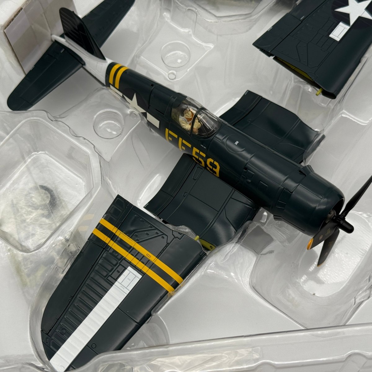 Hobby Master HA8213 1:48 Vought F4U Corsair USMC VMF - 351 Yellow FF59 - Hobby Master