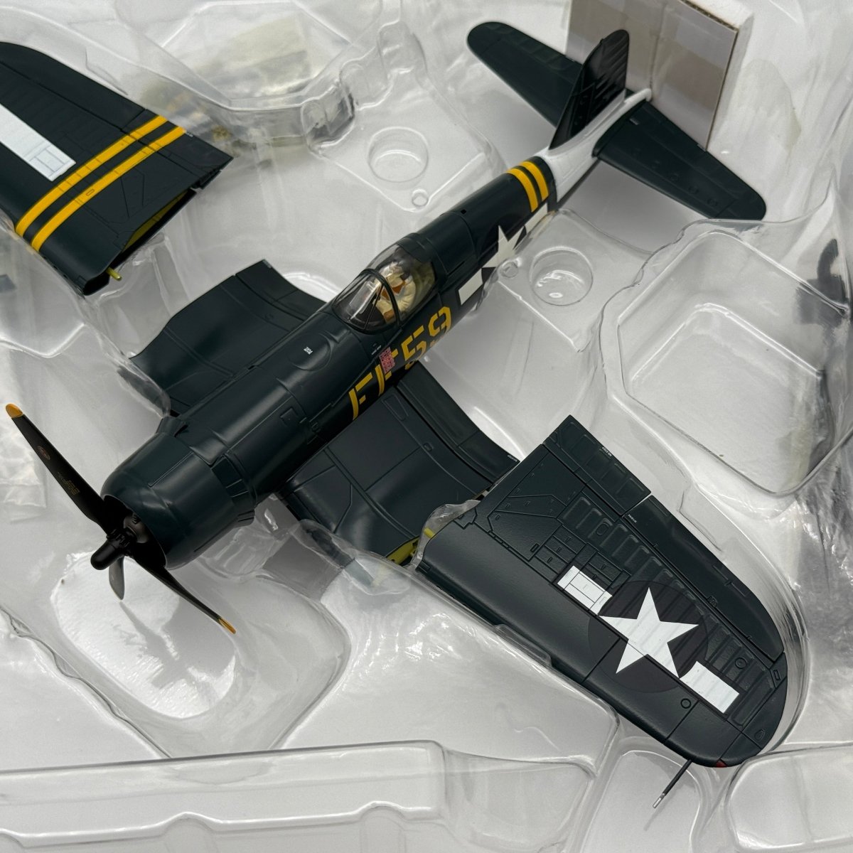Hobby Master HA8213 1:48 Vought F4U Corsair USMC VMF - 351 Yellow FF59 - Hobby Master