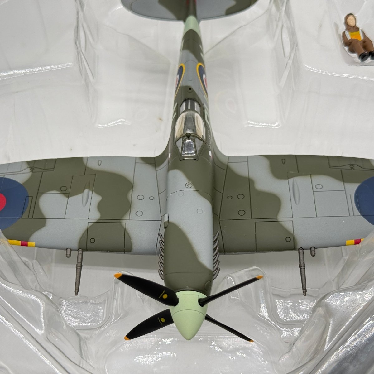 Hobby Master HA8305 1:48 Supermarine Spitfire Mk IX RAF No.312 Czech Sqn Otto Smik 1944 - Hobby Master