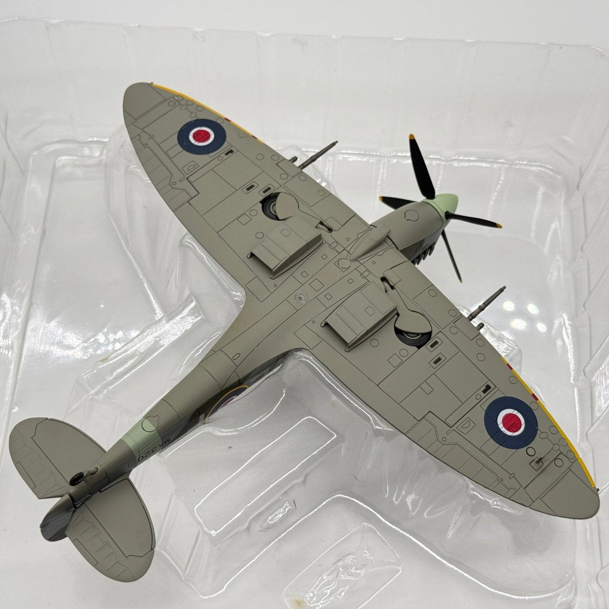 Hobby Master HA8306 1:48 Supermarine Spitfire Mk IX RAF No.322 Dutch Sqn 1944 - Hobby Master