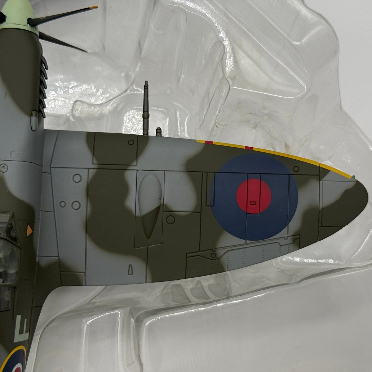 Hobby Master HA8306 1:48 Supermarine Spitfire Mk IX RAF No.322 Dutch Sqn 1944 - Hobby Master