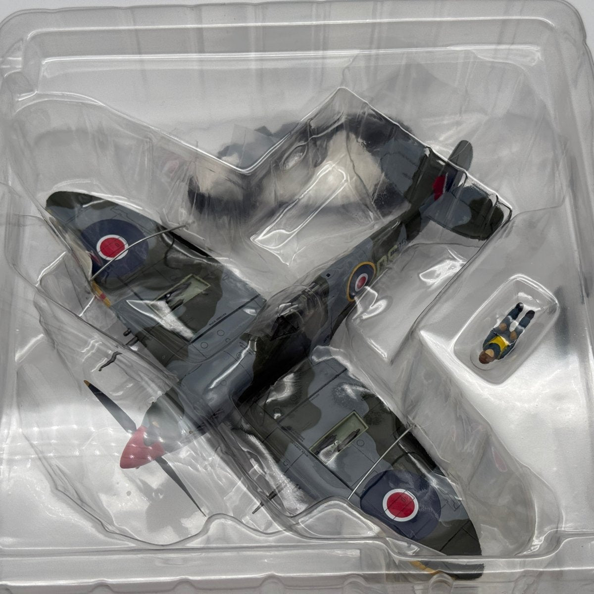 Hobby Master HA8323 1:48 Supermarine Spitfire LF Mk IX MH884 W. Duncan-Smith No.324 Wing RAF Ravenna Italy 1944 - Hobby Master