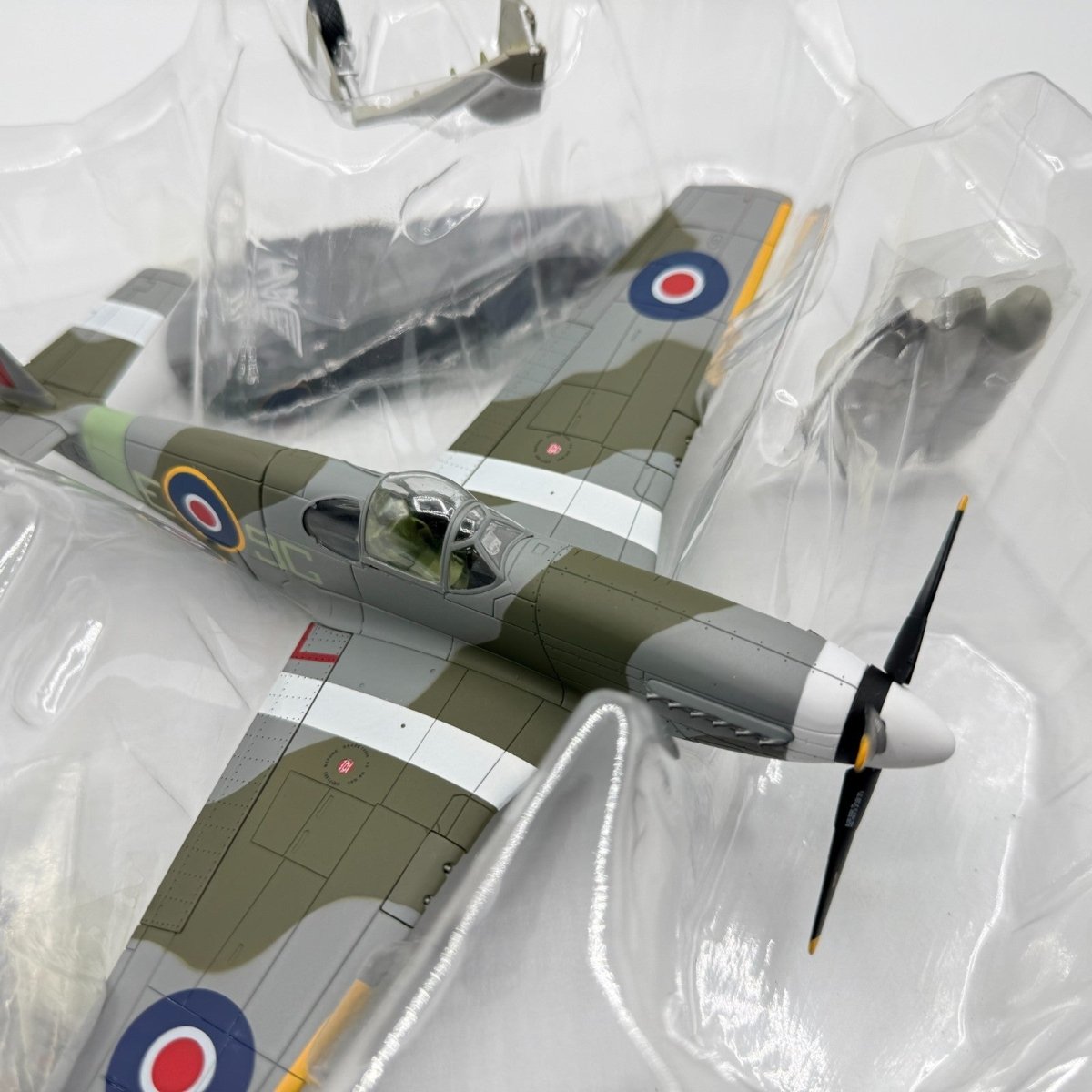 Hobby Master HA8502 1:48 P - 51 Mustang Mk.III Royal Canadian Air Force - Hobby Master