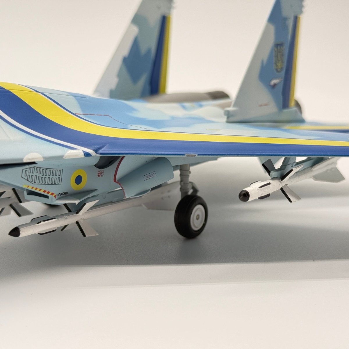 Witty Wings WTW - 72 - 014 - 003 1:72 Ukrainian Air Force Su - 27 Flanker Blue 57 - Sky Guardians