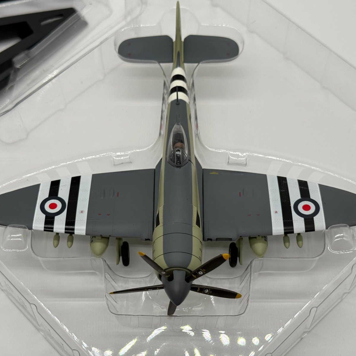 Witty Wings WTW - 72 - 015 - 010 1:72 Hawker Sea Fury FB.11 HMS Ocean - Sky Guardians