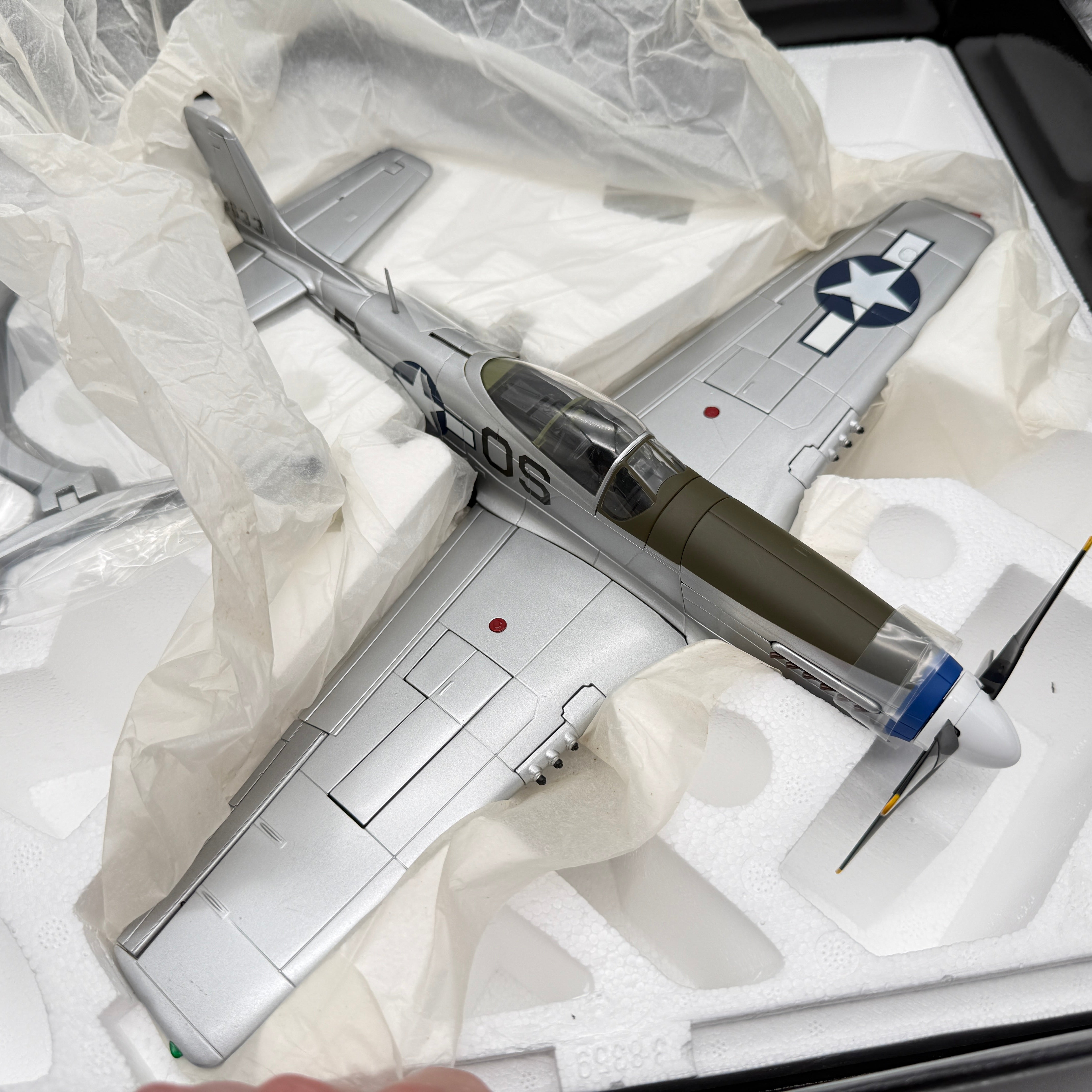 Corgi Aviation 1:32 US34407 P-51D Mustang, Lt. John L. Elder & Ground Crew