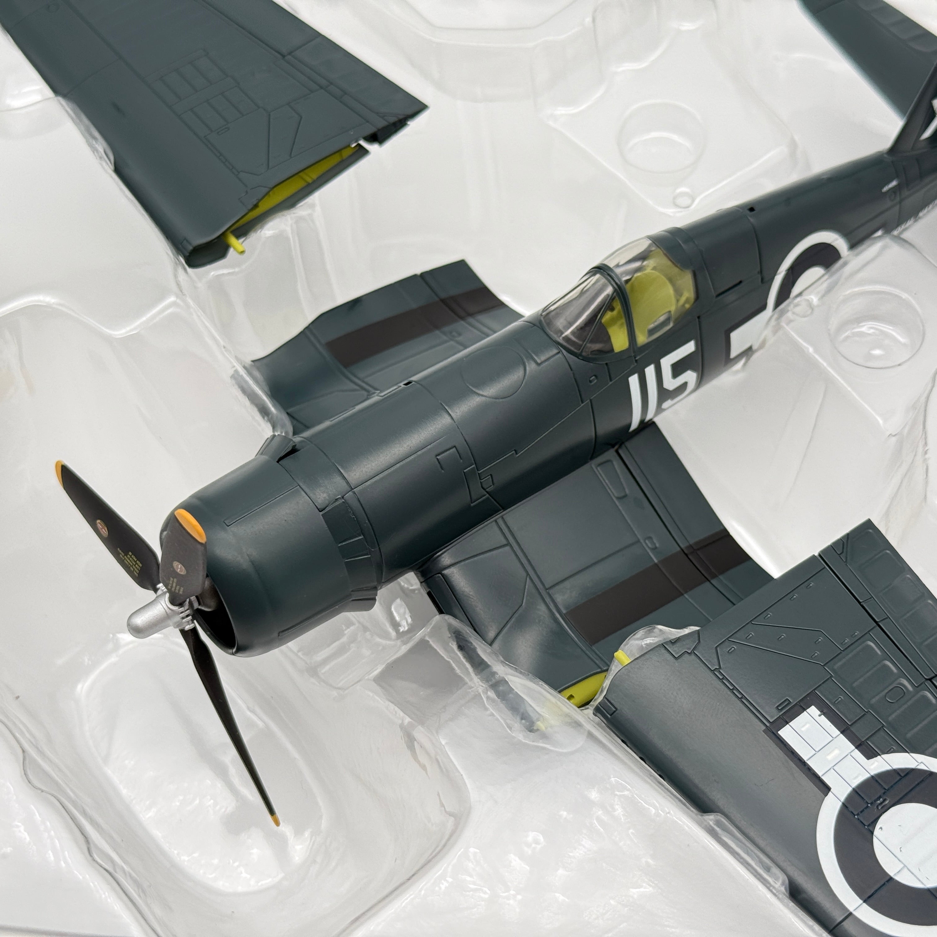 Hobby Master HA8204 1:48 Vought FG-1D Corsair RNFAA No.1841 NAS Hampton Gray