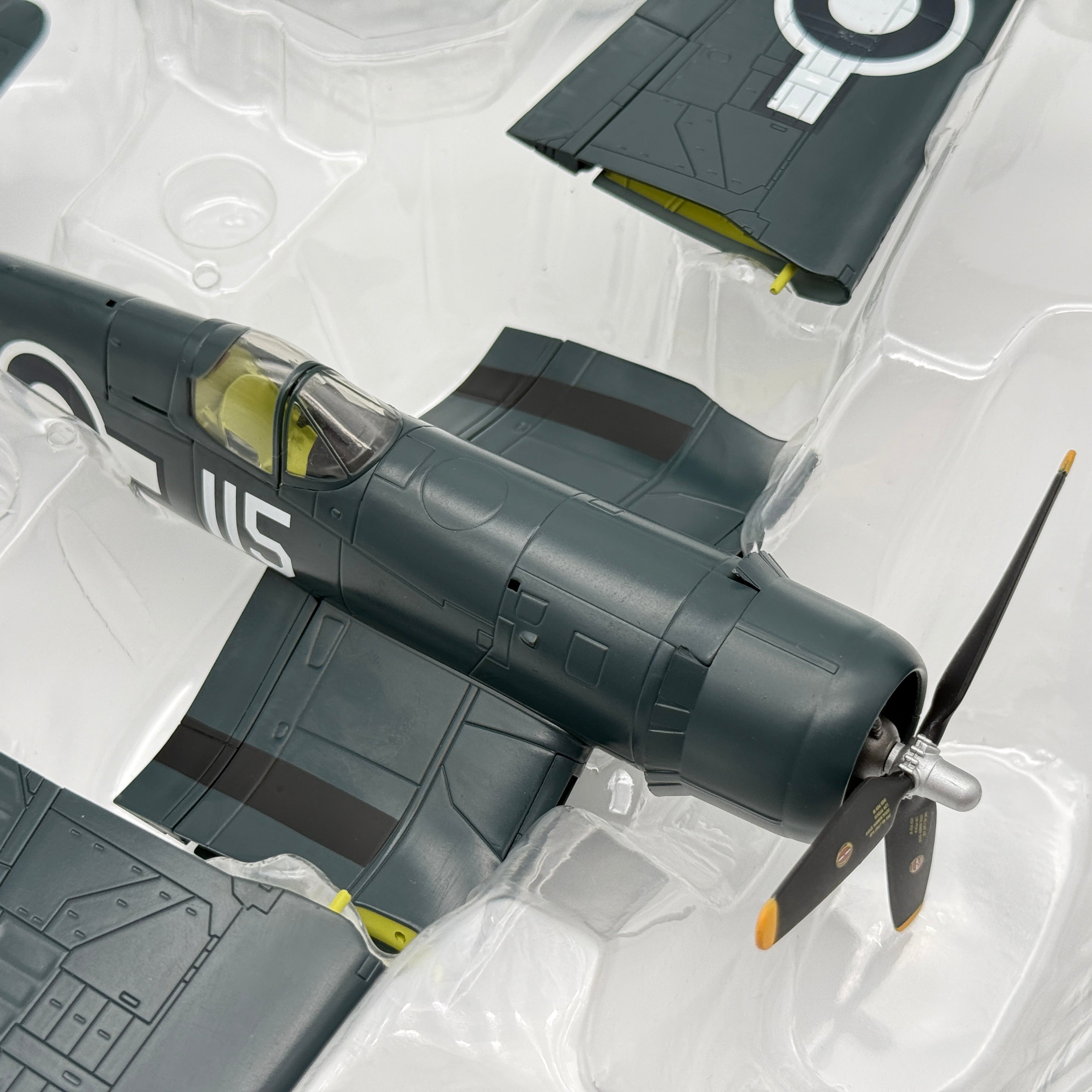 Hobby Master HA8204 1:48 Vought FG-1D Corsair RNFAA No.1841 NAS Hampton Gray