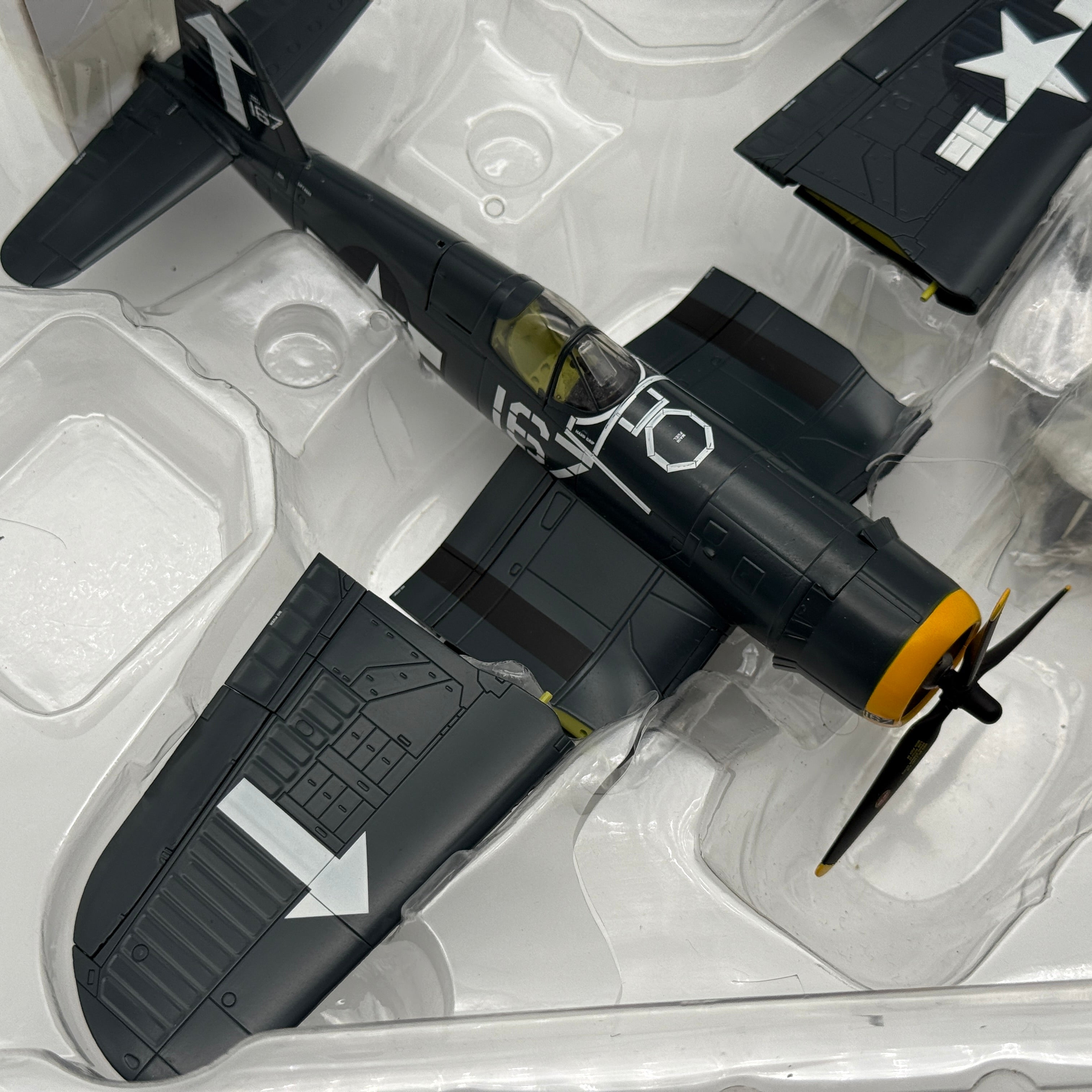 Hobby Master HA8206 1:48 Vought F4U Corsair USN VF-84 Wolf Gang White 167