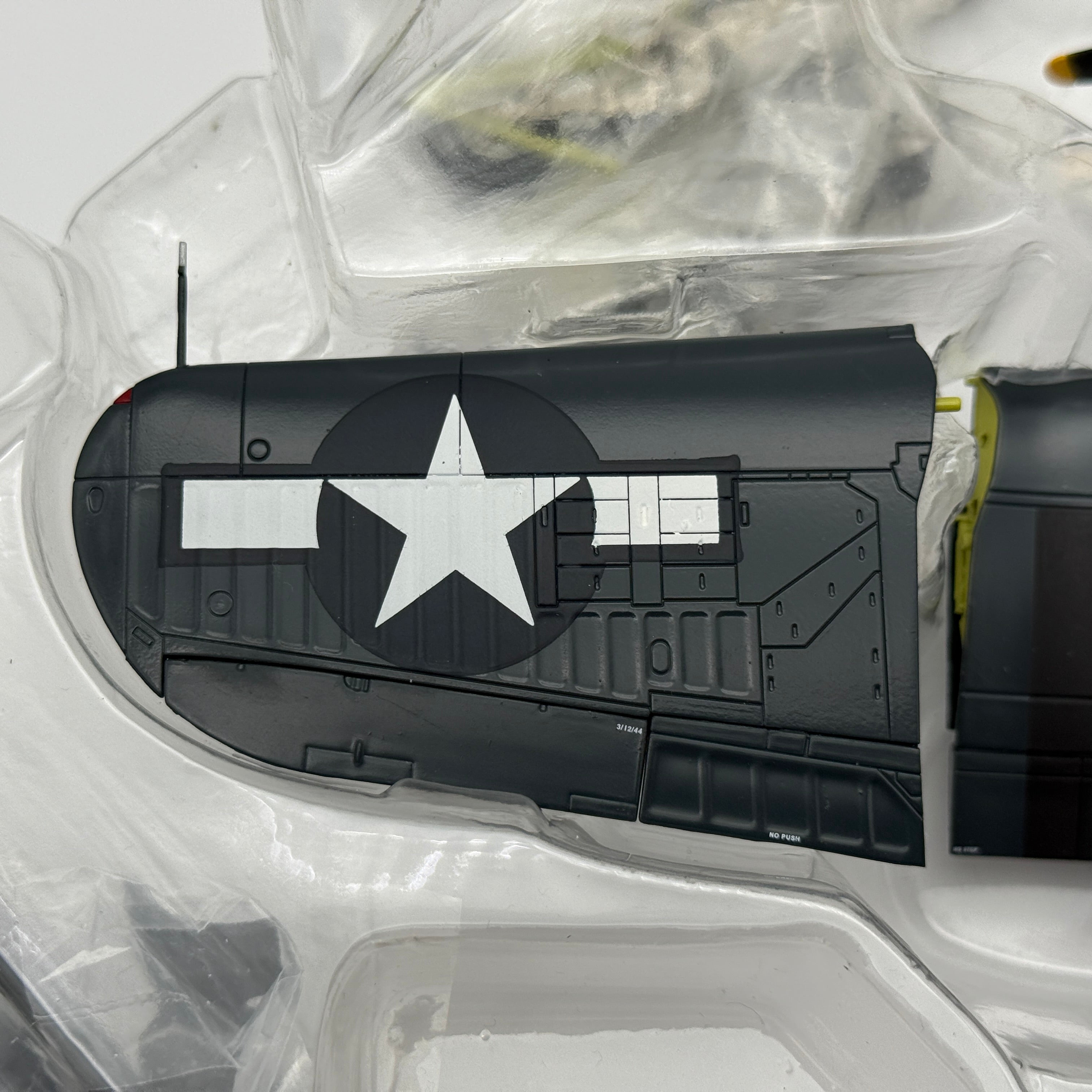 Hobby Master HA8206 1:48 Vought F4U Corsair USN VF-84 Wolf Gang White 167
