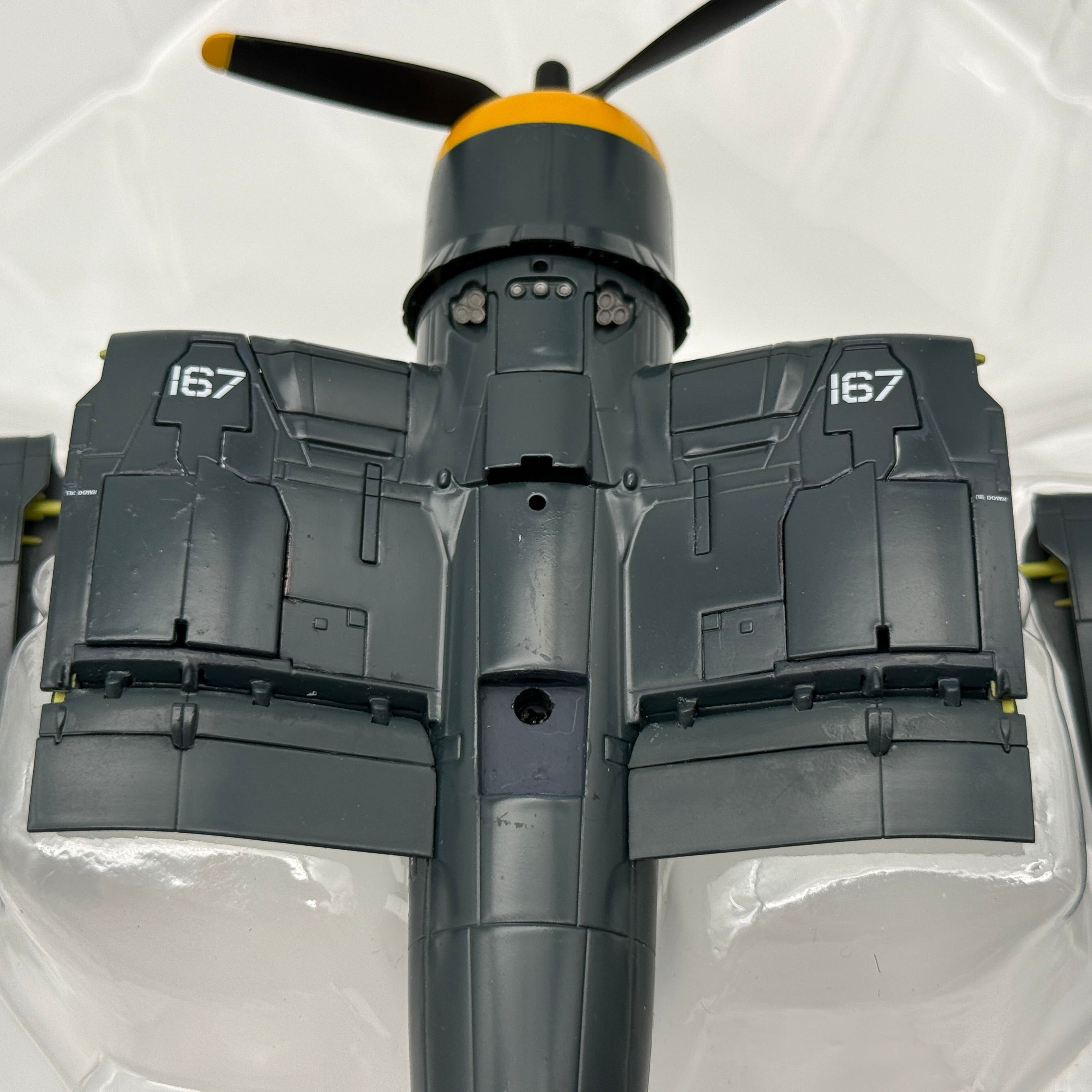 Hobby Master HA8206 1:48 Vought F4U Corsair USN VF-84 Wolf Gang White 167