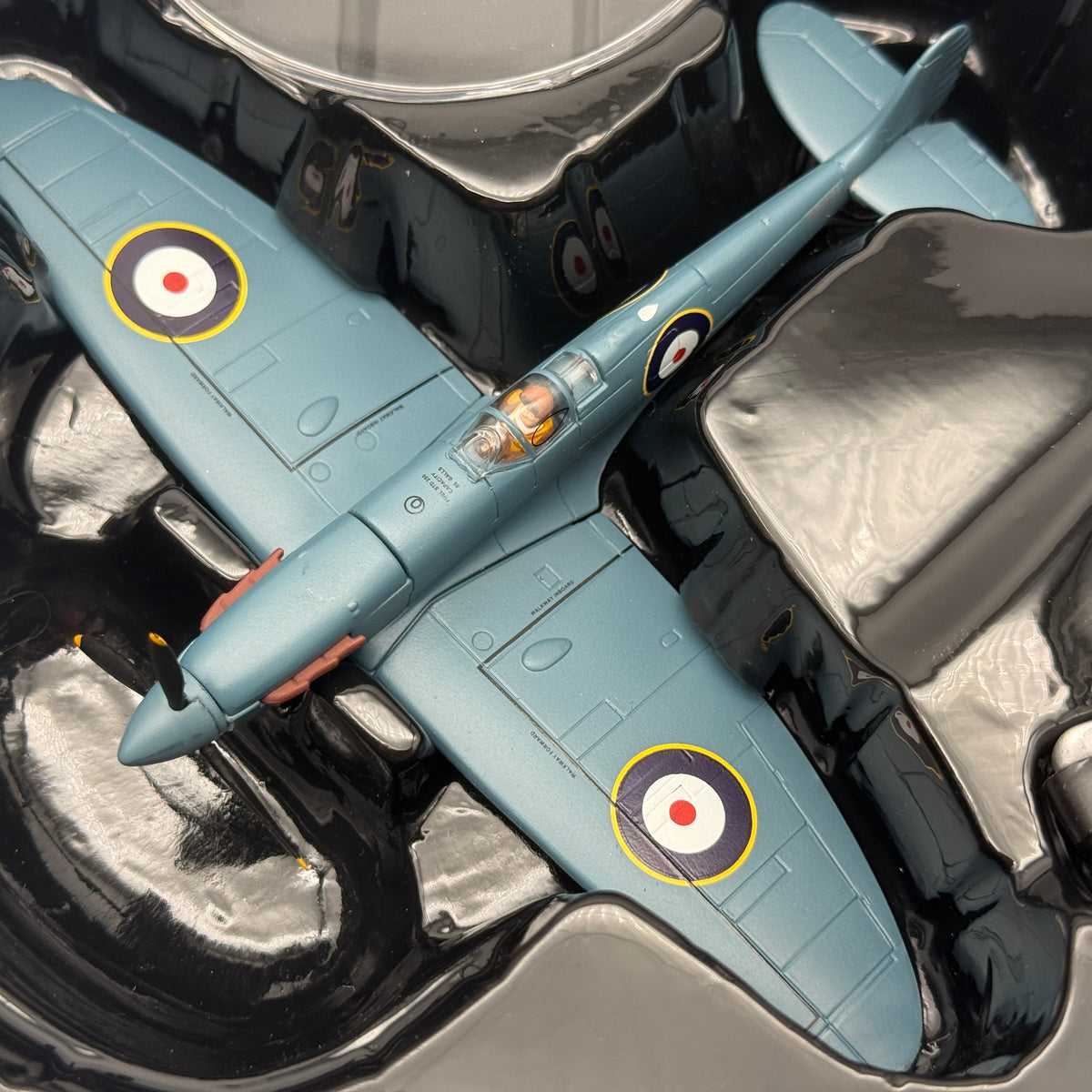 Corgi AA31928 1:72 Supermarine Spitfire Mk I RAF No.212 Sqn P9931 France 1940
