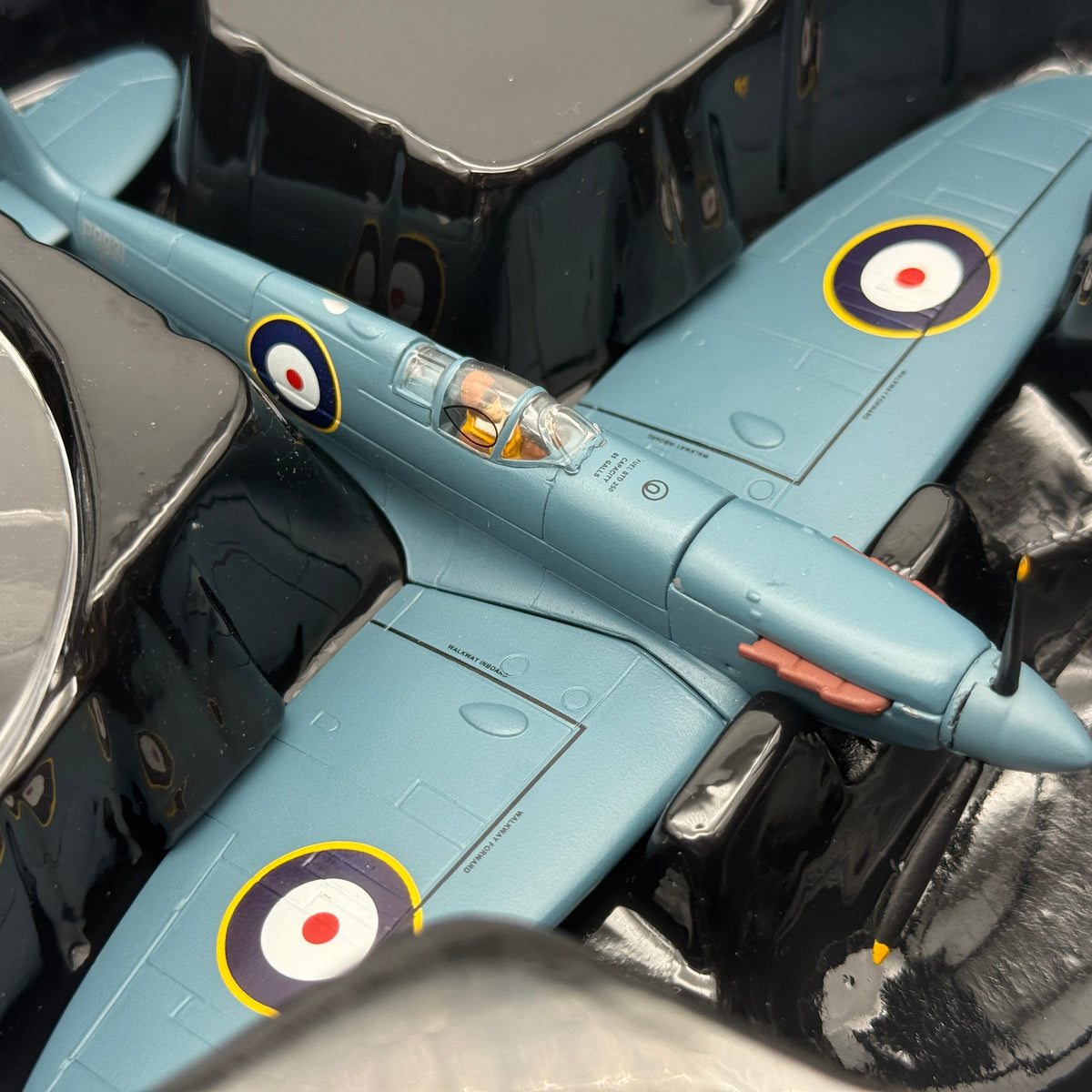 Corgi AA31928 1:72 Supermarine Spitfire Mk I RAF No.212 Sqn P9931 France 1940