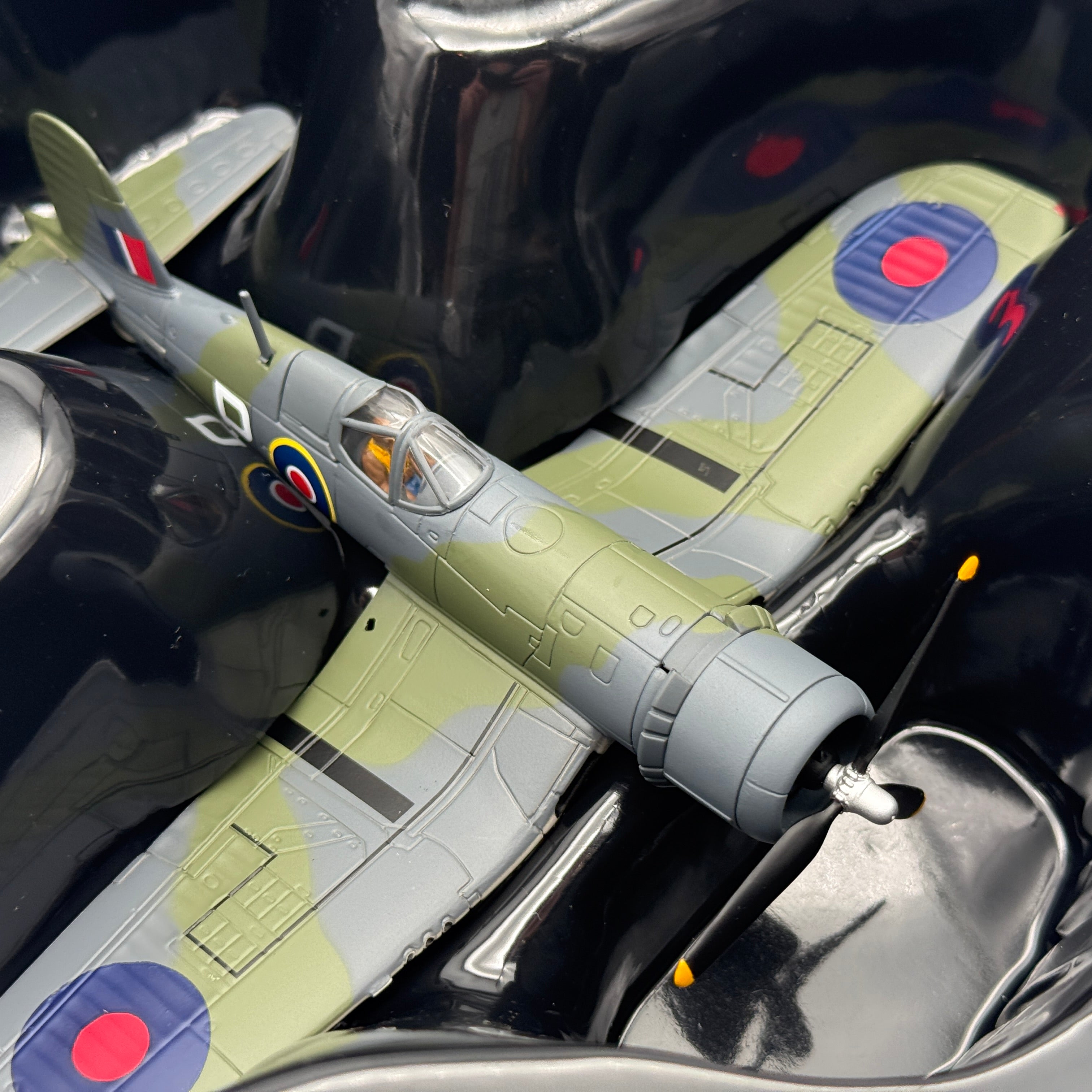 Corgi AA33015 1:72 Vought F4U Corsair RNFAA No.1842 NAS HMS Formidable 1944