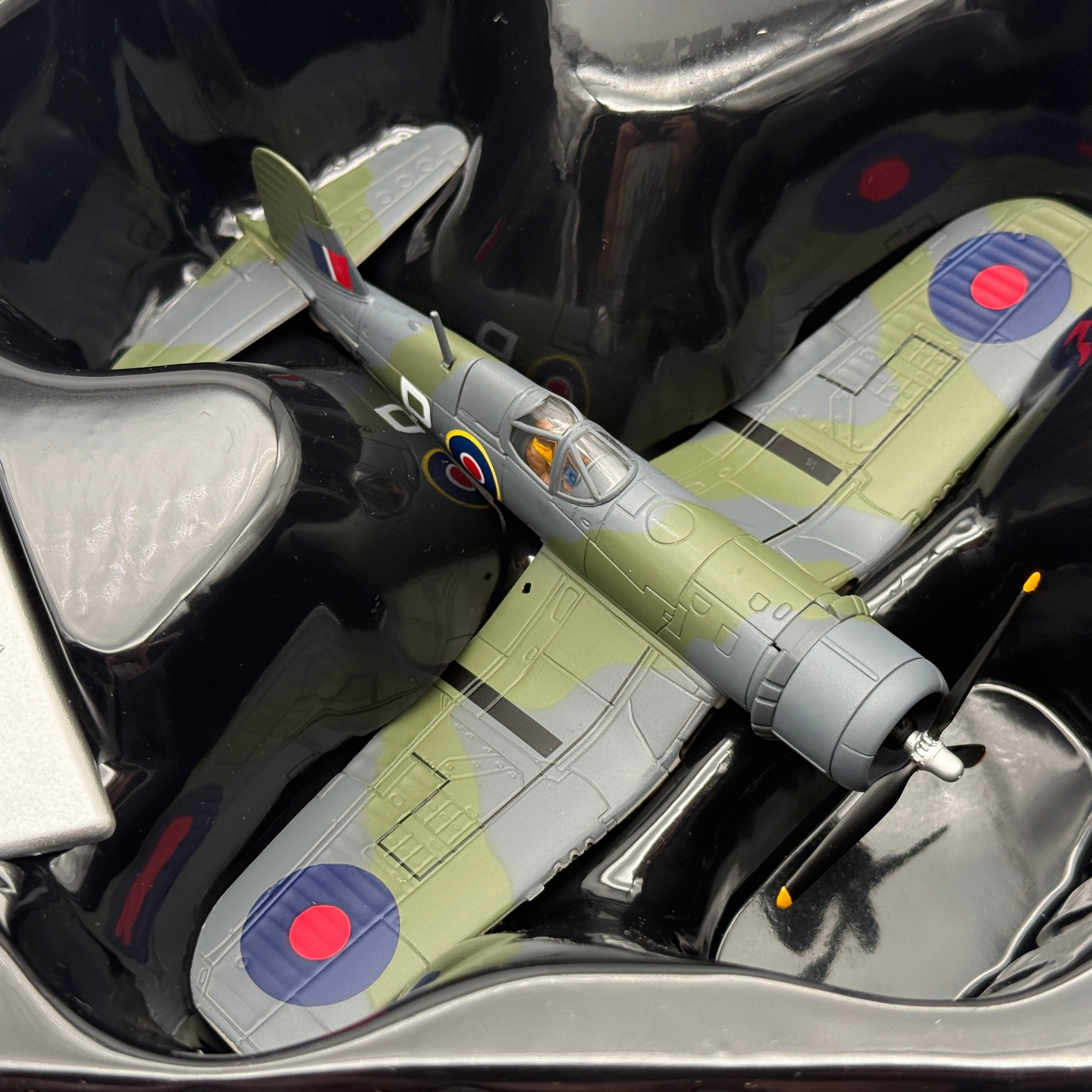 Corgi AA33015 1:72 Vought F4U Corsair RNFAA No.1842 NAS HMS Formidable 1944