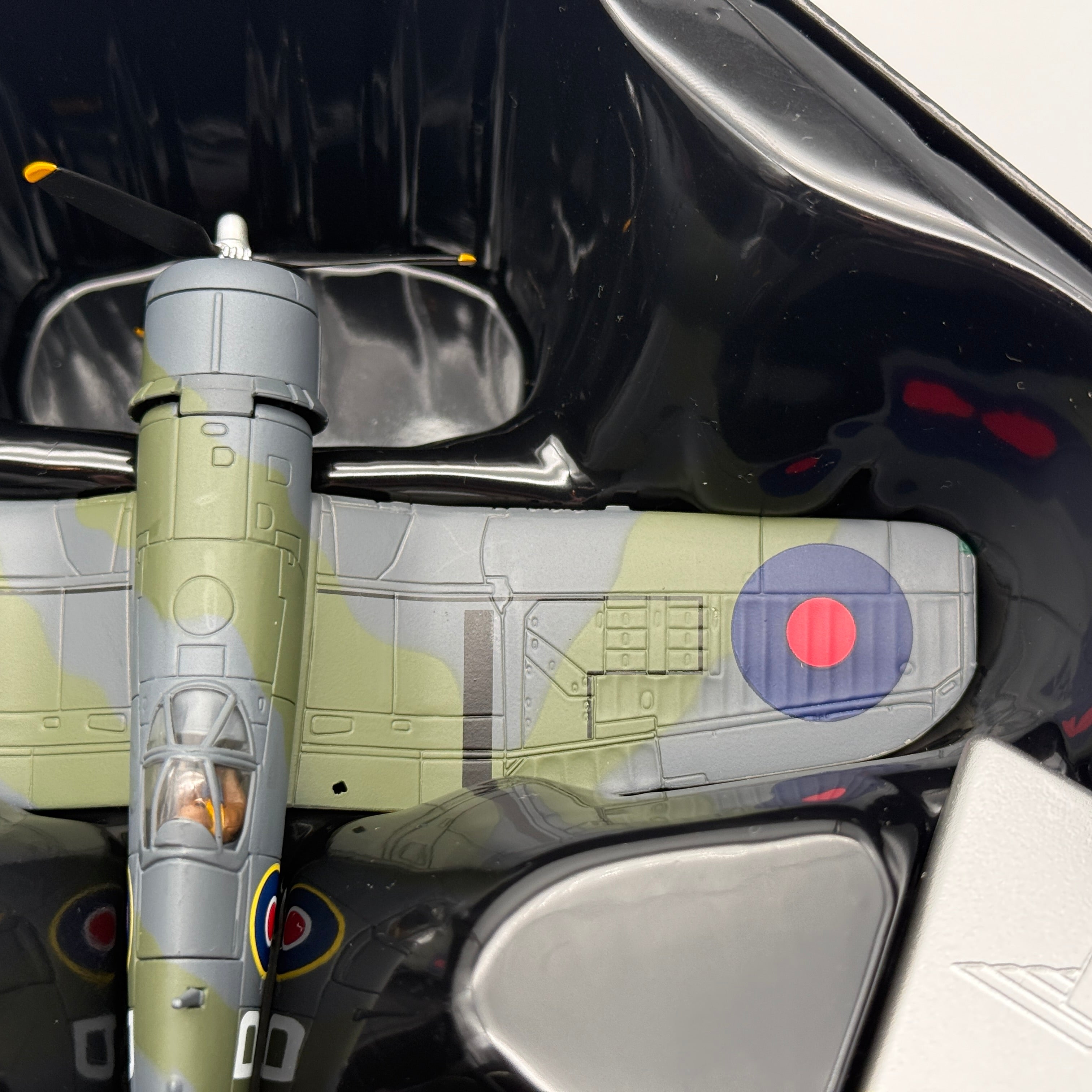 Corgi AA33015 1:72 Vought F4U Corsair RNFAA No.1842 NAS HMS Formidable 1944