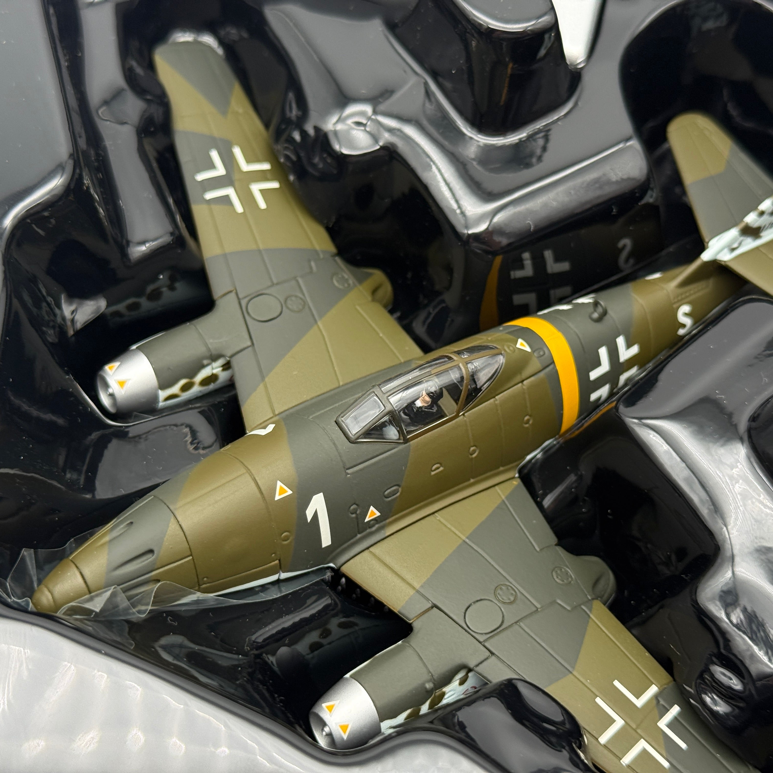 Corgi AA35707 1:72 Messerschmitt Me 262A Luftwaffe Kommando Nowotny White 1