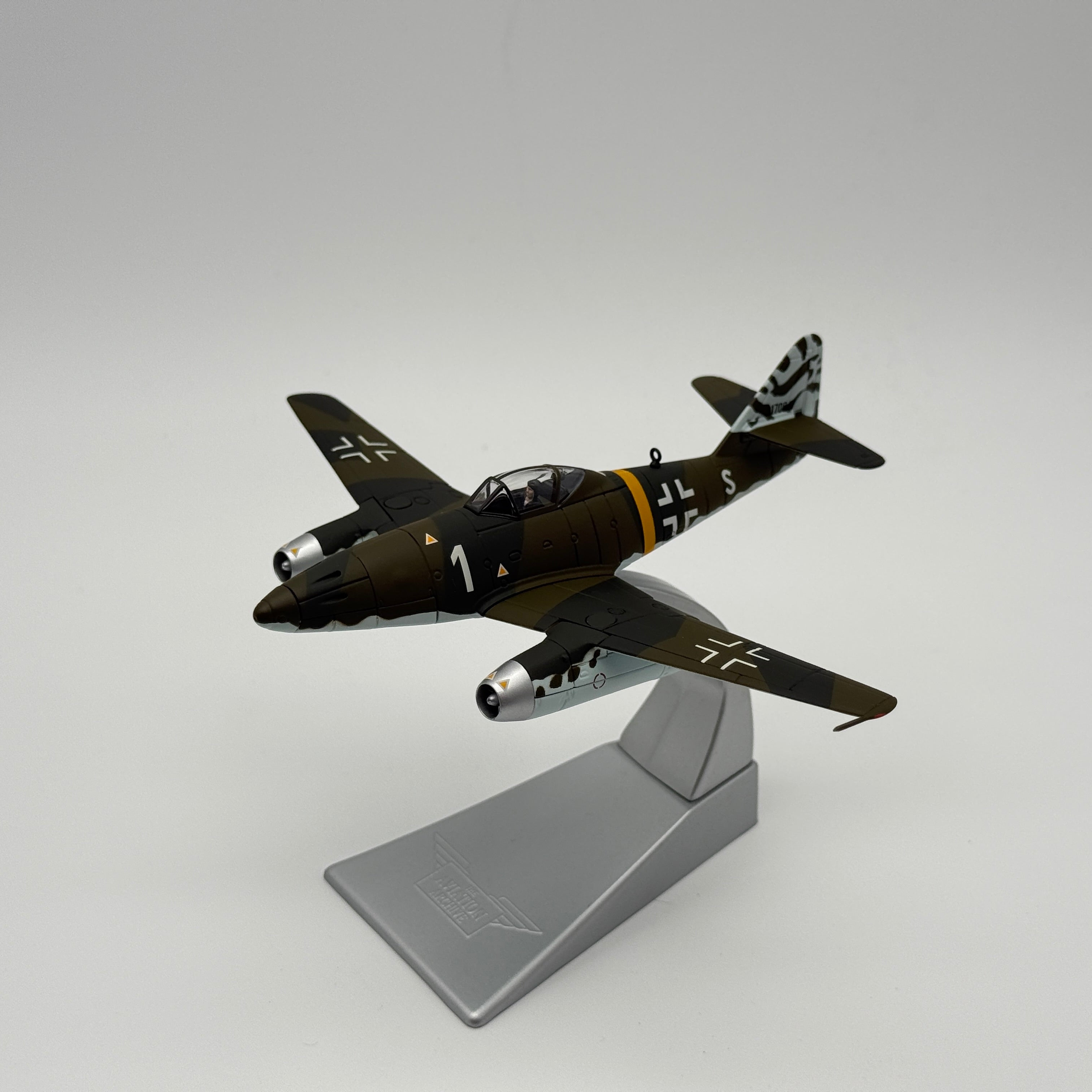 Corgi AA35707 1:72 Messerschmitt Me 262A Luftwaffe Kommando Nowotny White 1