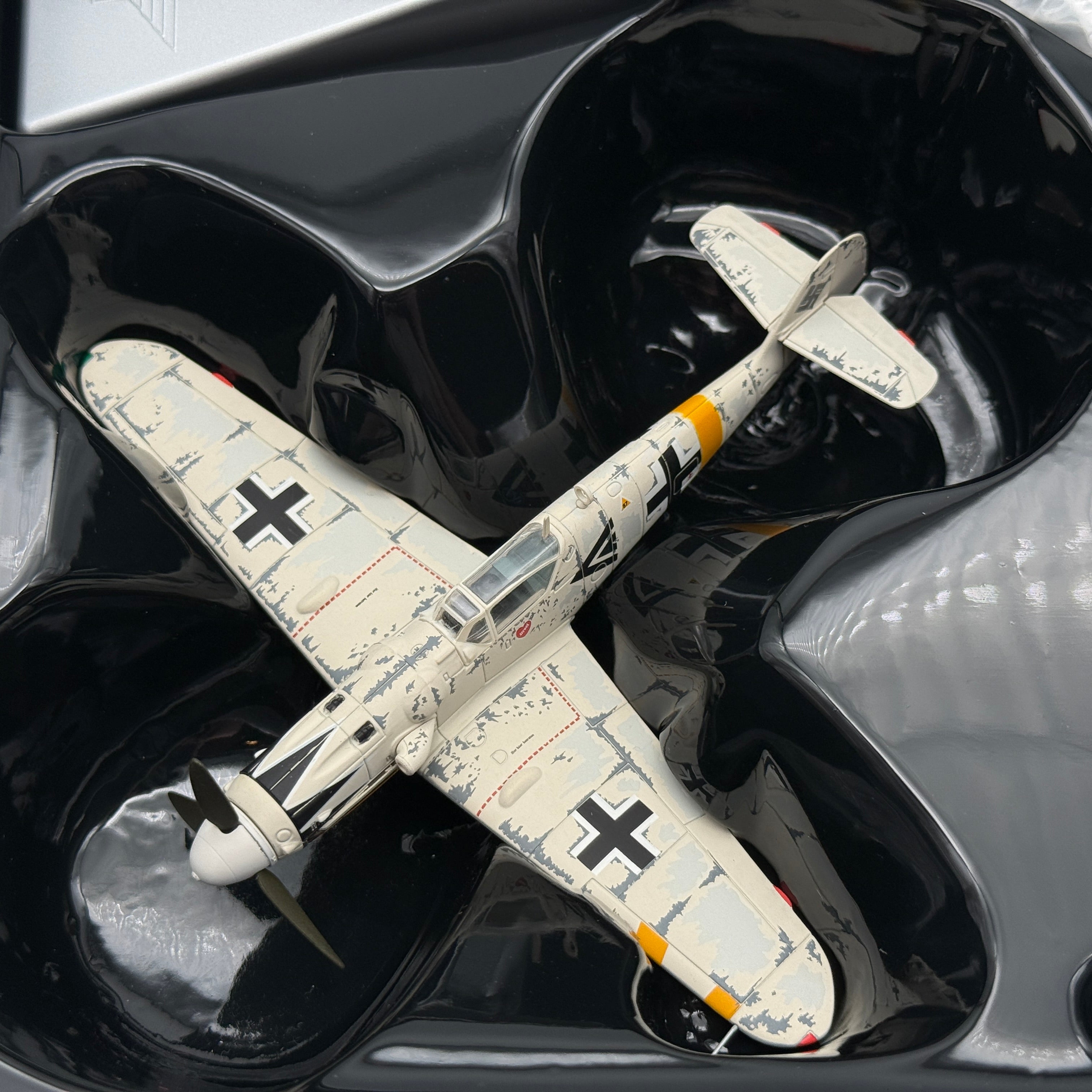 Corgi AA27101 1:72 Messerschmitt Bf 109G Luftwaffe 1./JG 53 Erich Hartmann 1945