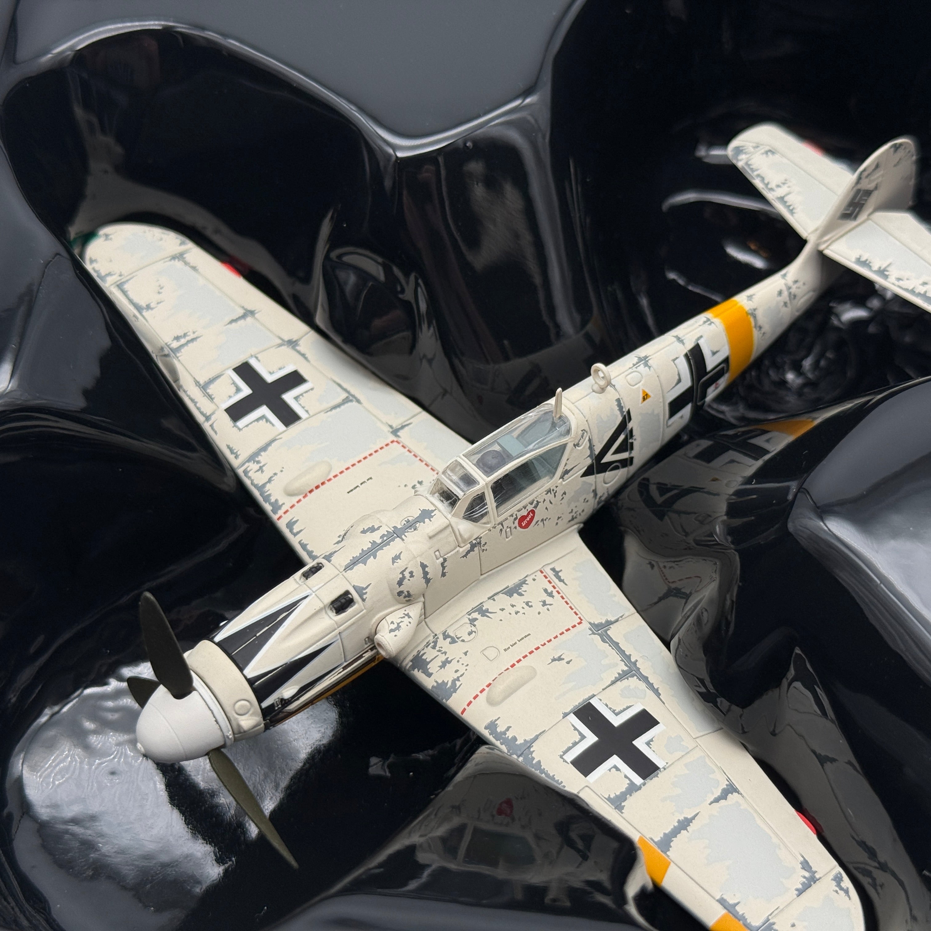 Corgi AA27101 1:72 Messerschmitt Bf 109G Luftwaffe 1./JG 53 Erich Hartmann 1945