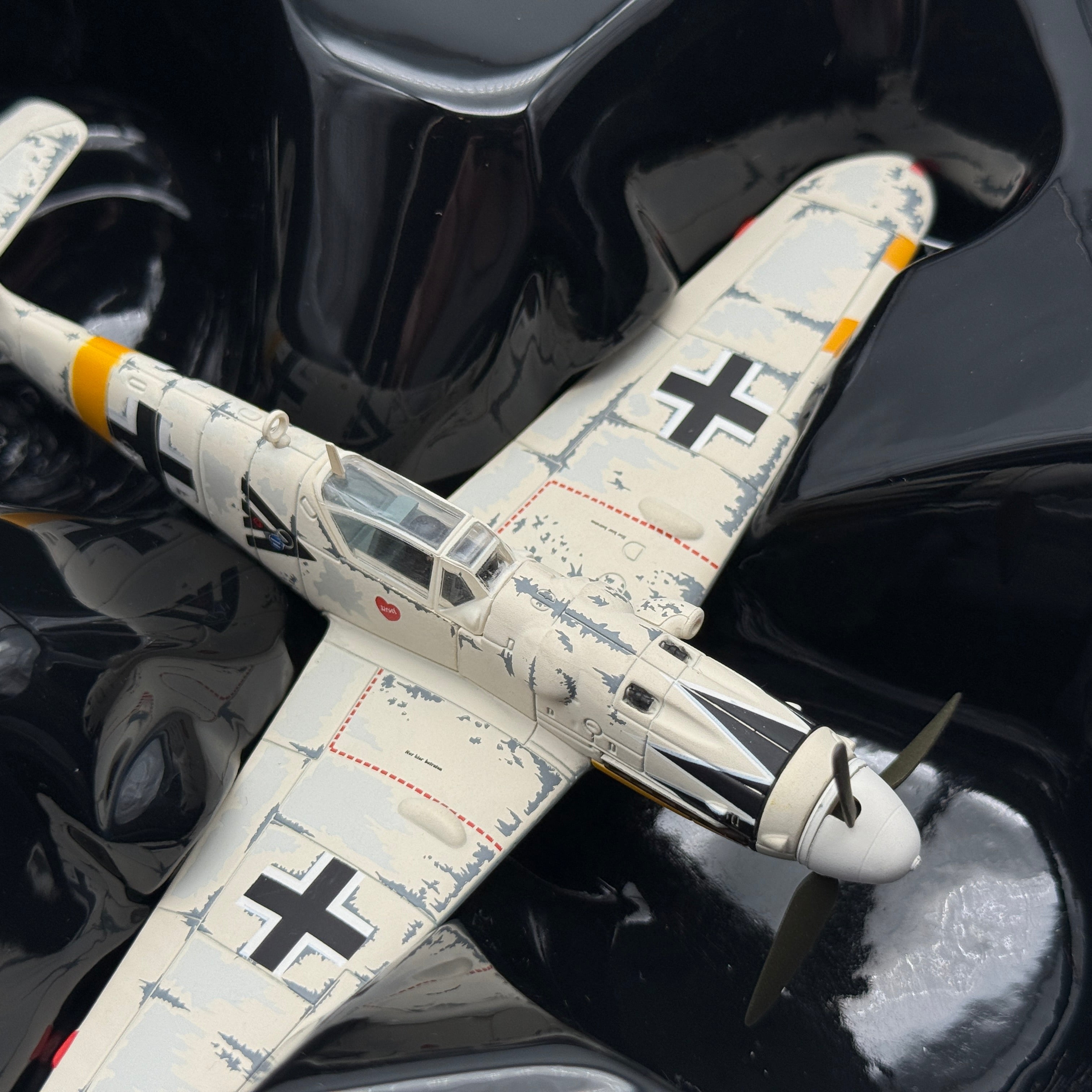 Corgi AA27101 1:72 Messerschmitt Bf 109G Luftwaffe 1./JG 53 Erich Hartmann 1945