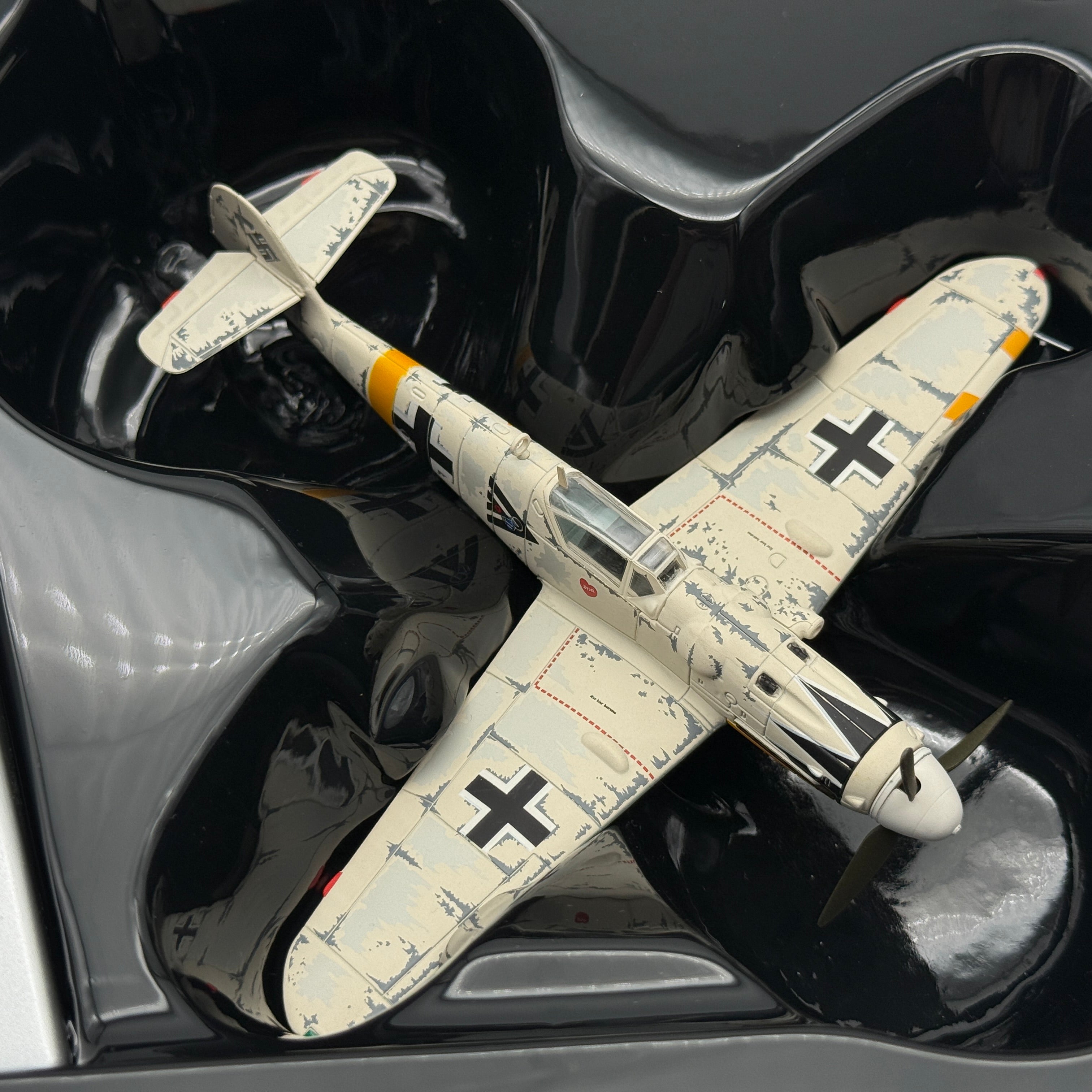 Corgi AA27101 1:72 Messerschmitt Bf 109G Luftwaffe 1./JG 53 Erich Hartmann 1945