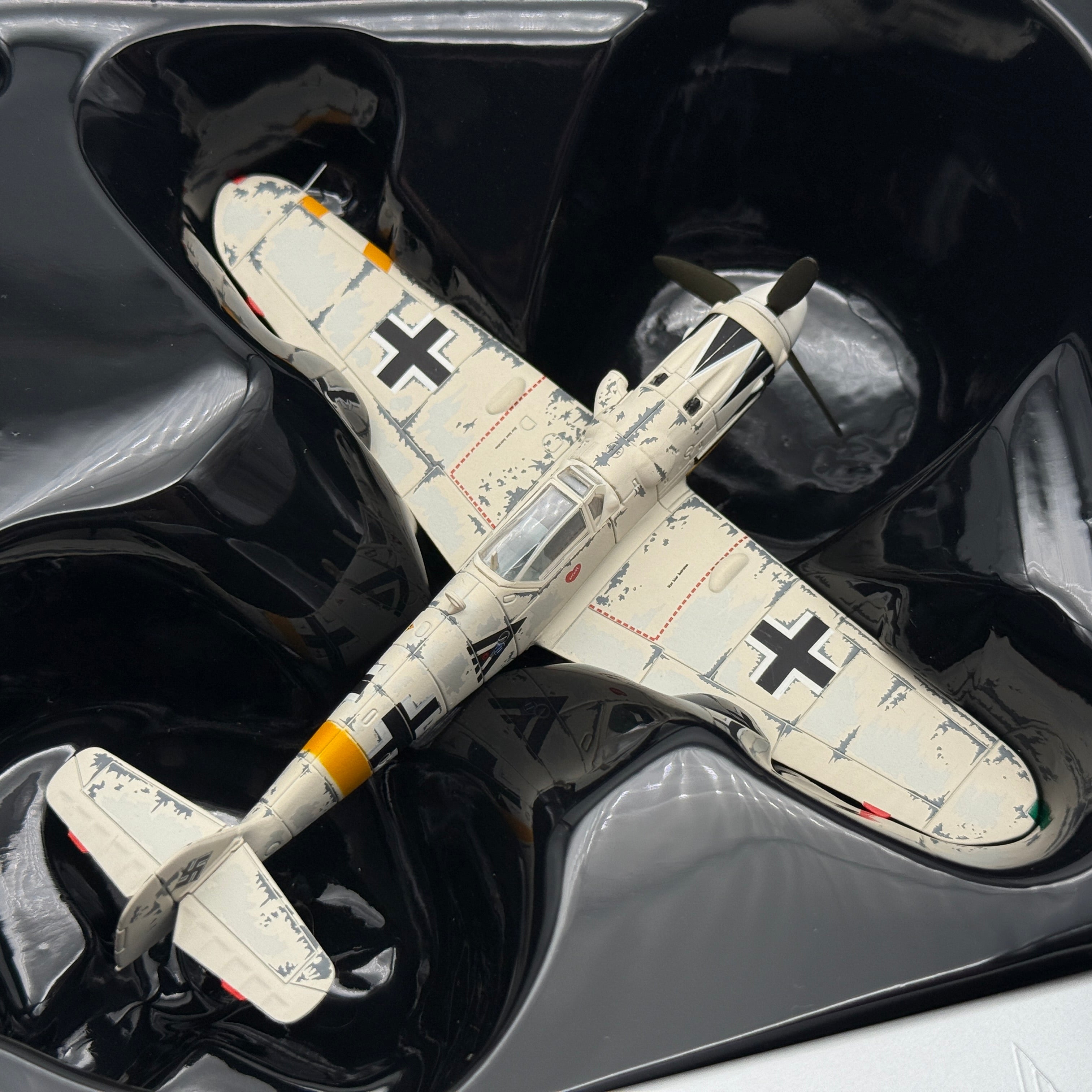 Corgi AA27101 1:72 Messerschmitt Bf 109G Luftwaffe 1./JG 53 Erich Hartmann 1945