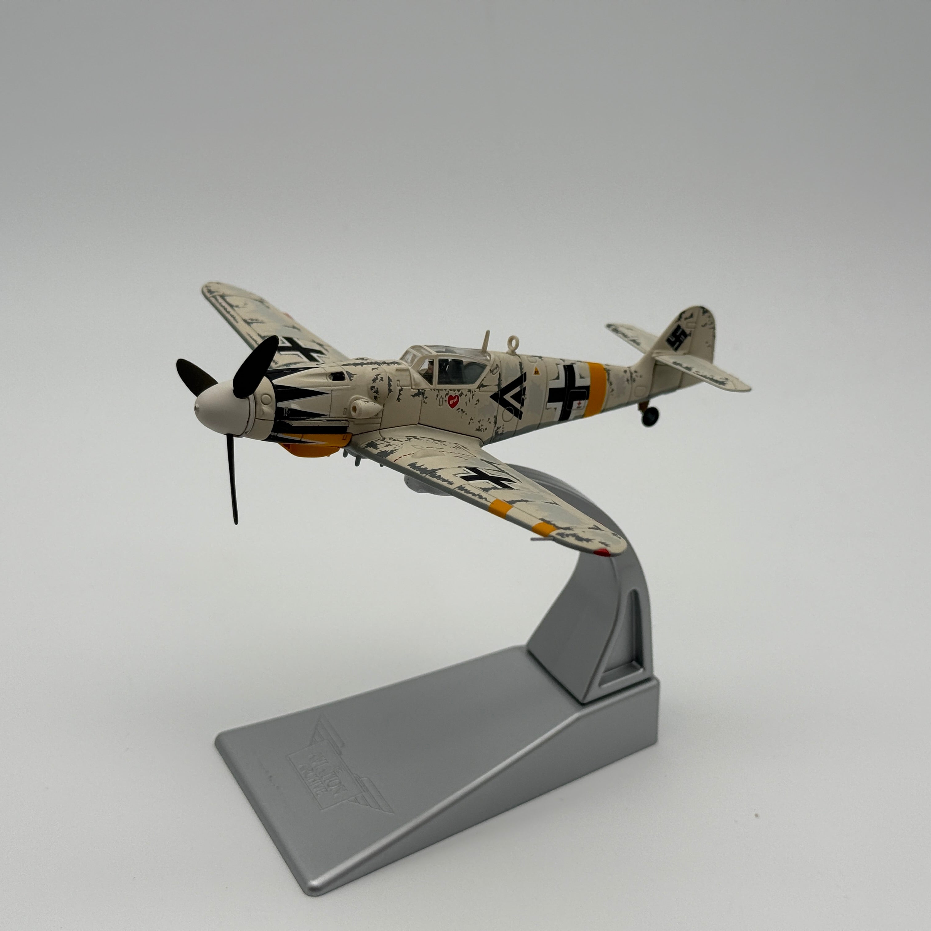 Corgi AA27101 1:72 Messerschmitt Bf 109G Luftwaffe 1./JG 53 Erich Hartmann 1945