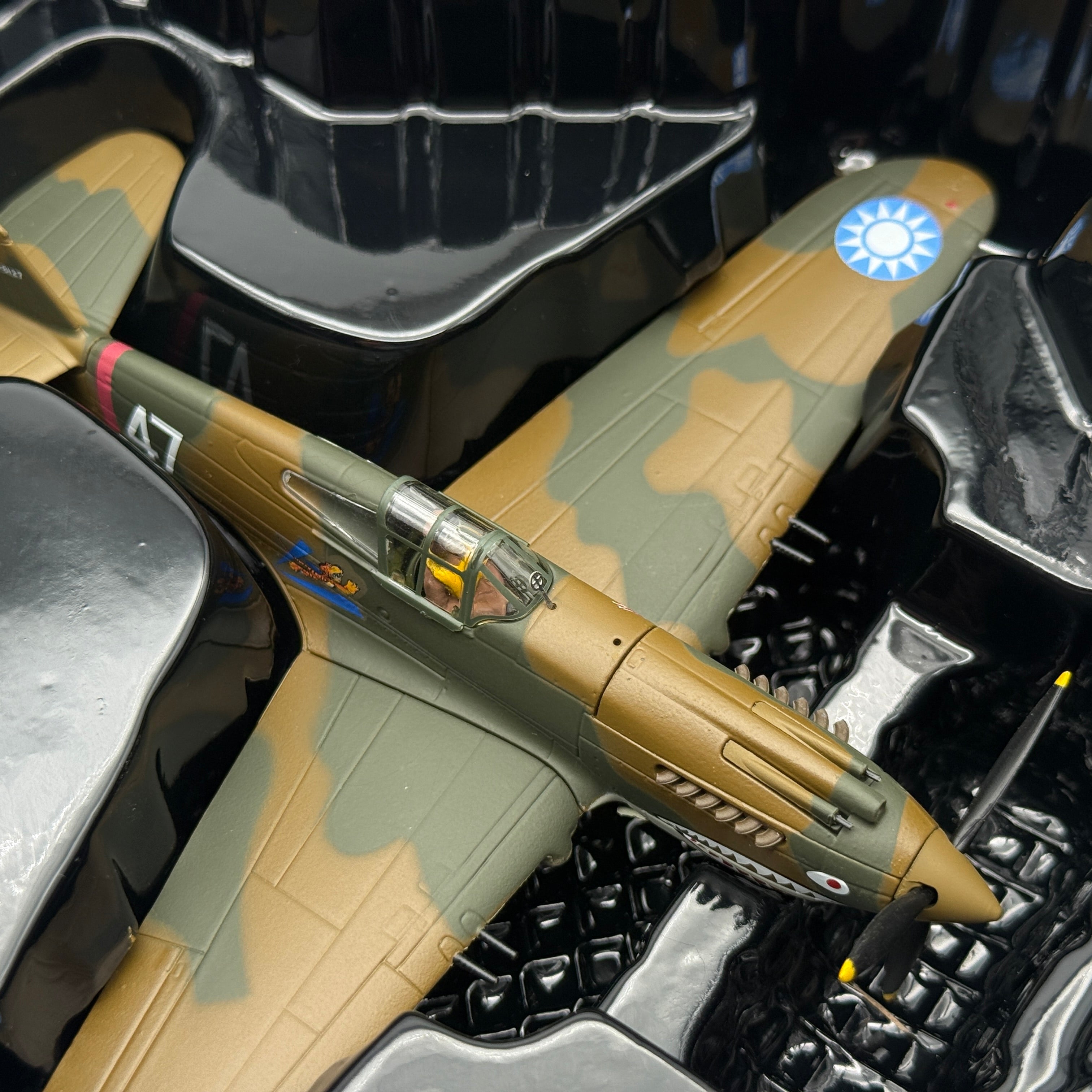 Corgi AA28104 1:72 Curtiss Hawk 81-A-2 P-8127 AVG Flying Tigers 1942