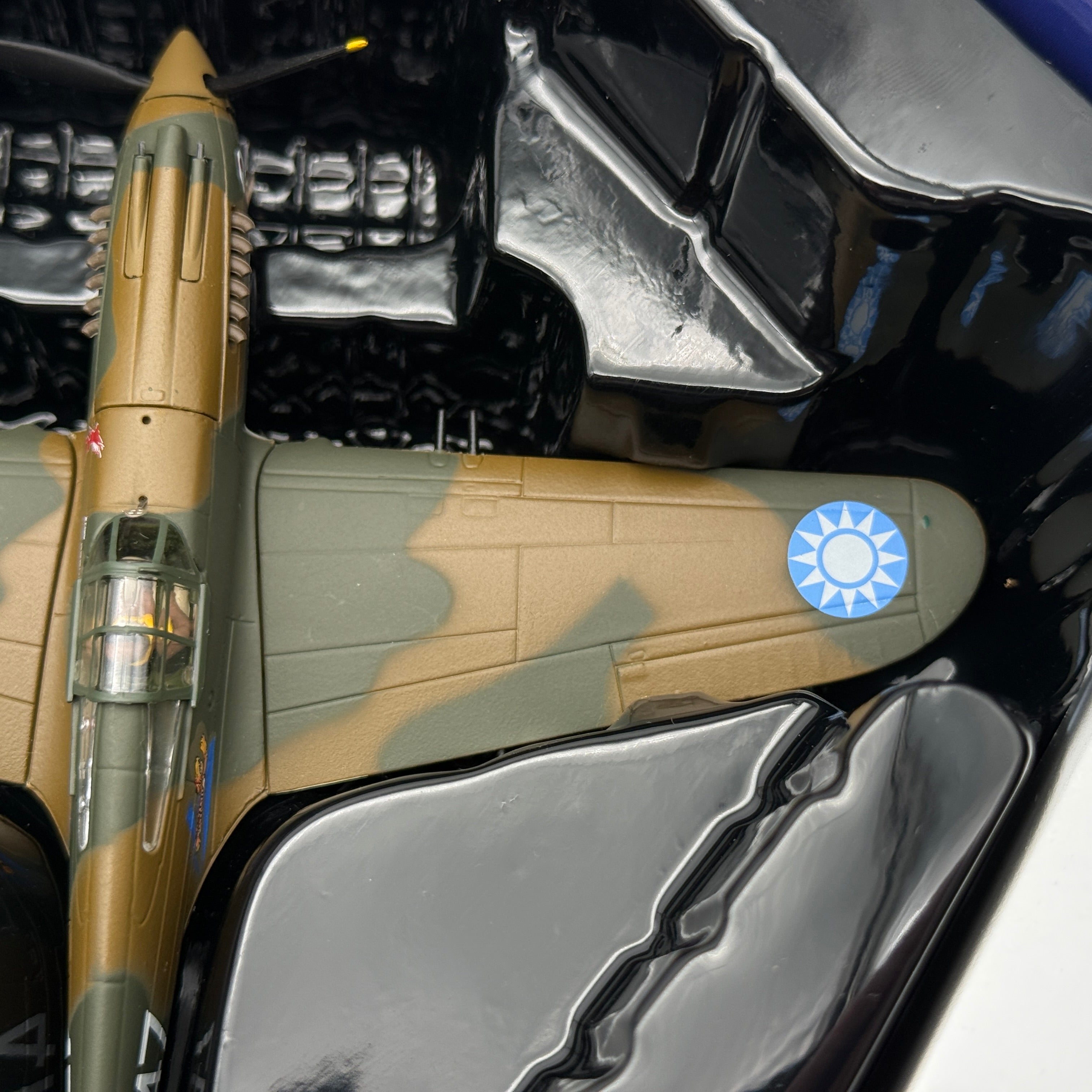Corgi AA28104 1:72 Curtiss Hawk 81-A-2 P-8127 AVG Flying Tigers 1942