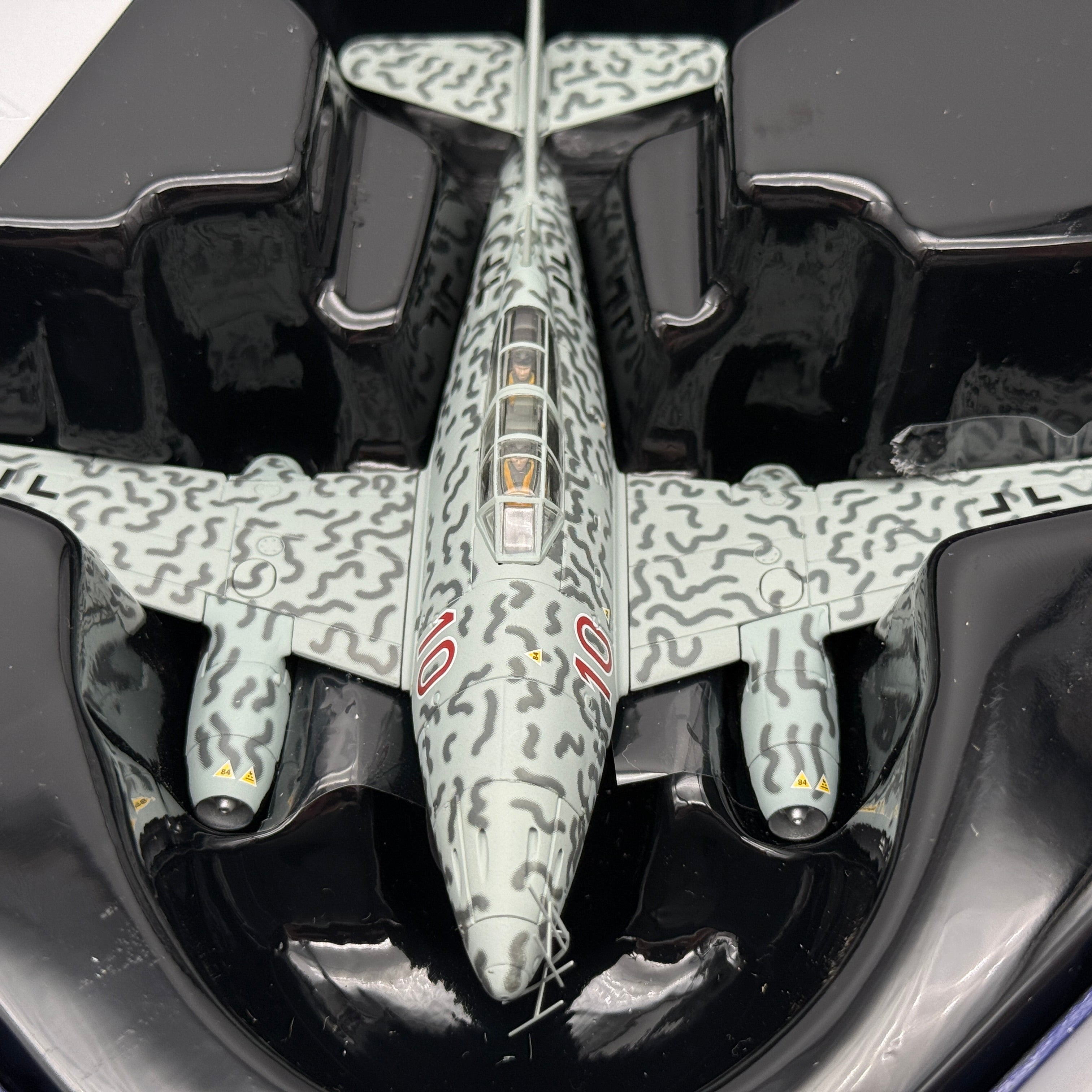 Corgi AA35709 1:72 Messerschmitt Me 262B Luftwaffe 10./NJG 11 Kurt Welter Red 10